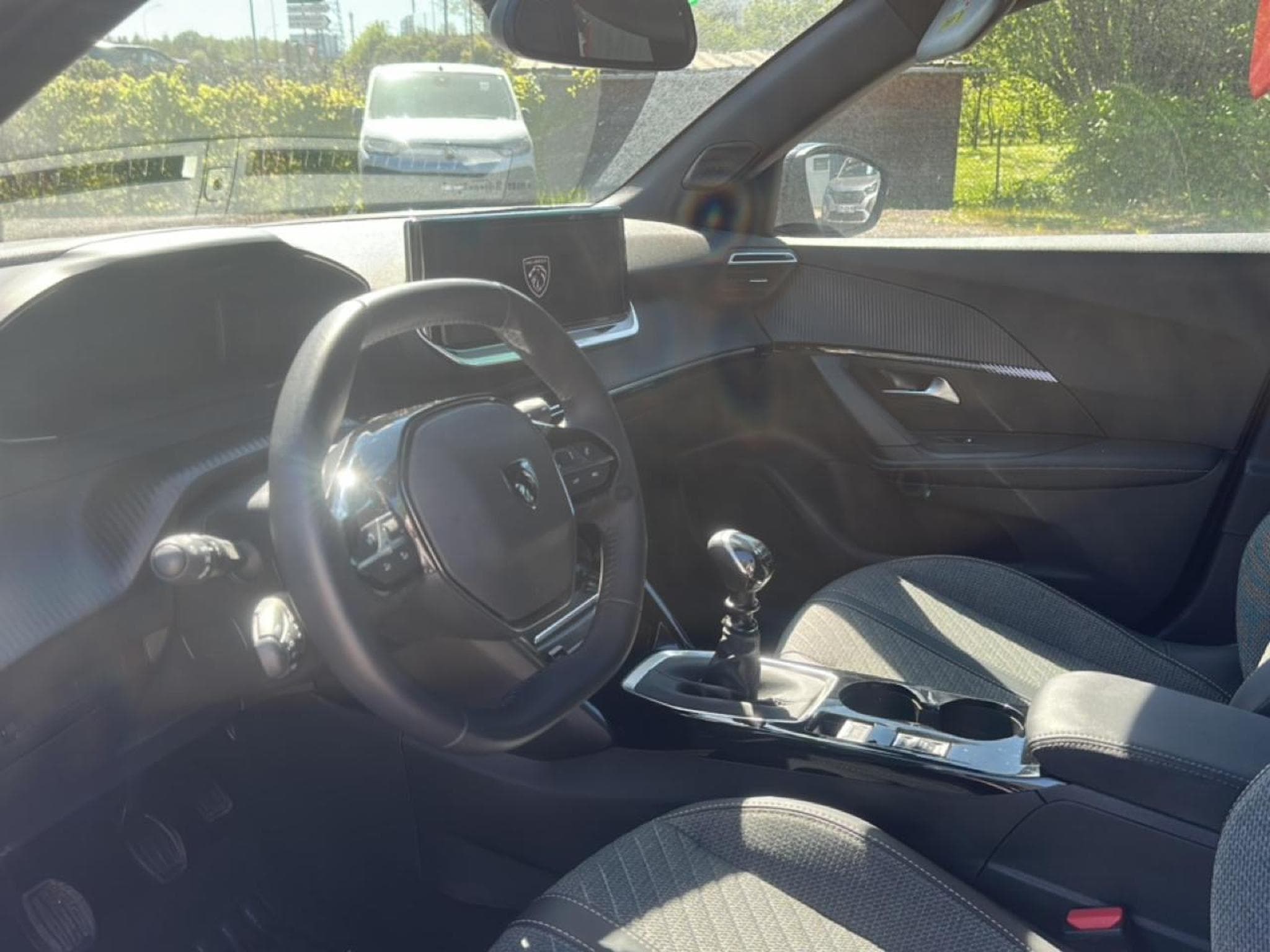 Peugeot 2008 1.2 100 ALLURE (2025) - Foto 15