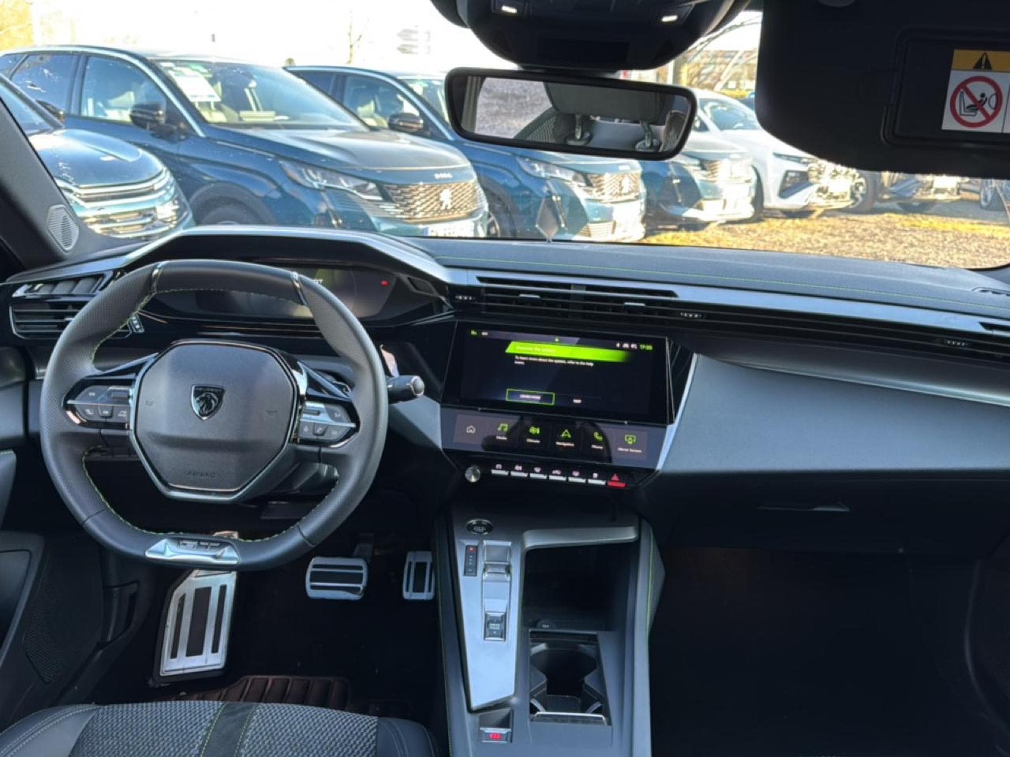 Peugeot 408 HYBRID 145 GT E-DCS6 (2025) - Foto 13