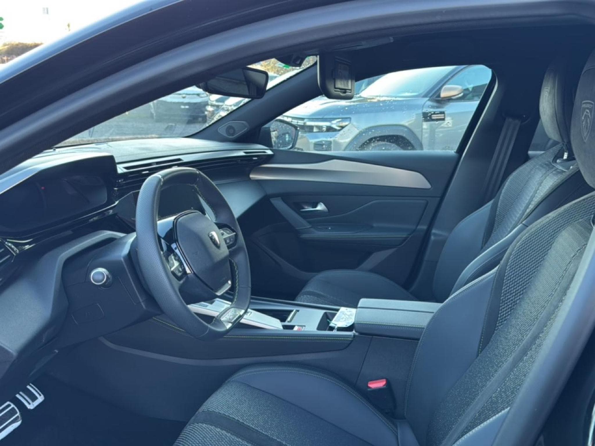 Peugeot 408 HYBRID 145 GT E-DCS6 (2025) - Foto 14