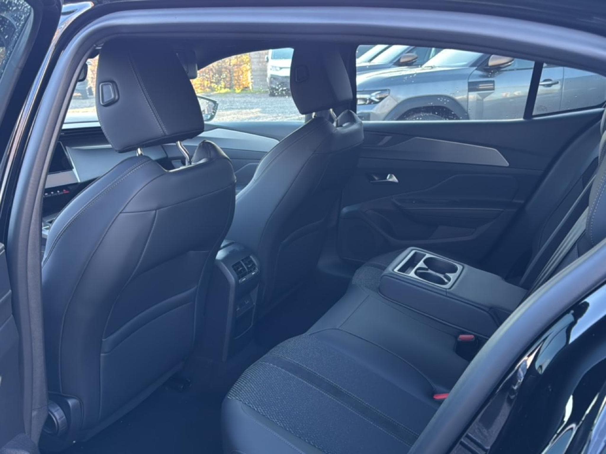 Peugeot 408 HYBRID 145 GT E-DCS6 (2025) - Foto 16