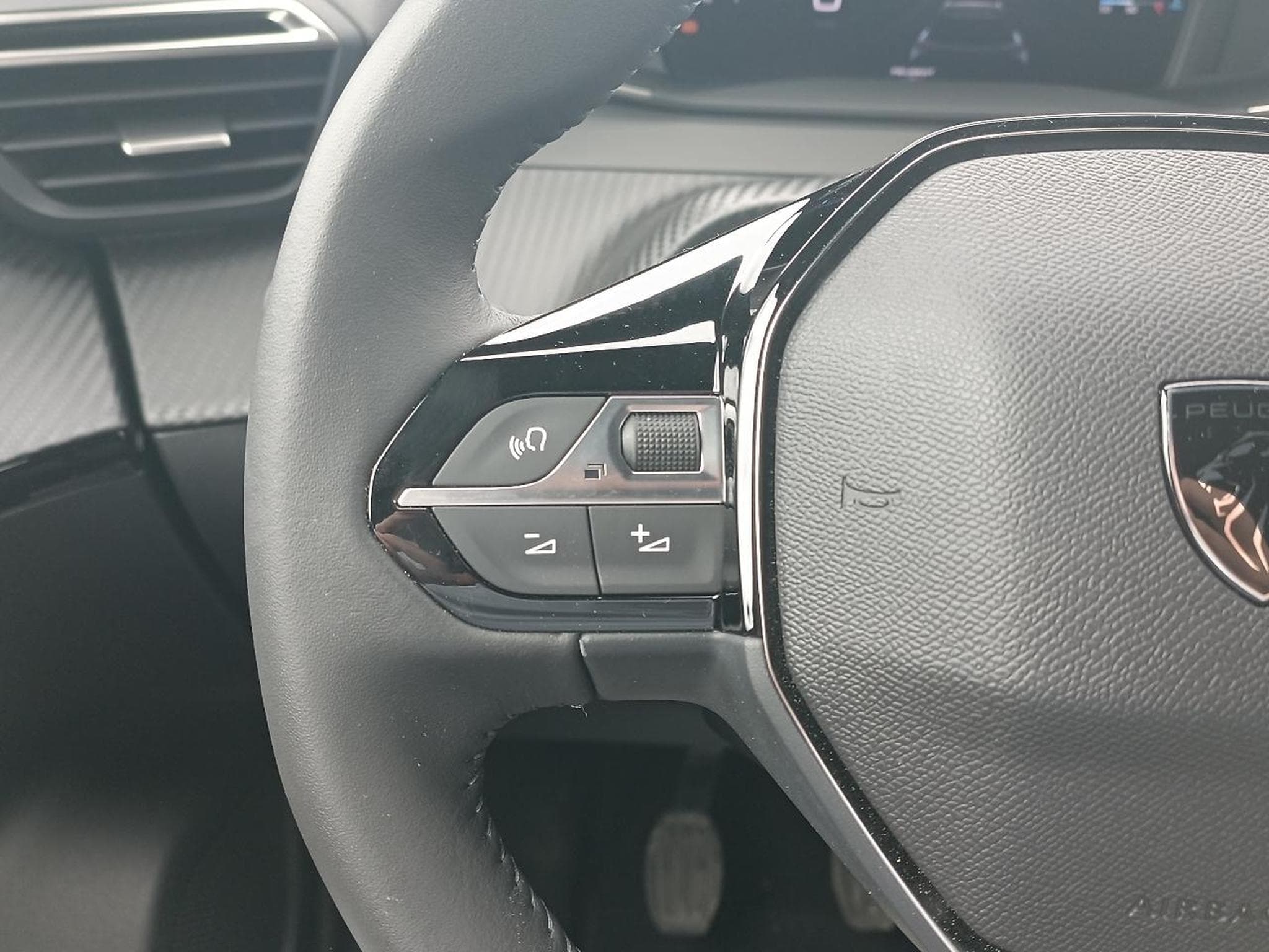 Peugeot 2008 1.2 100 ALLURE (2025) - Foto 15