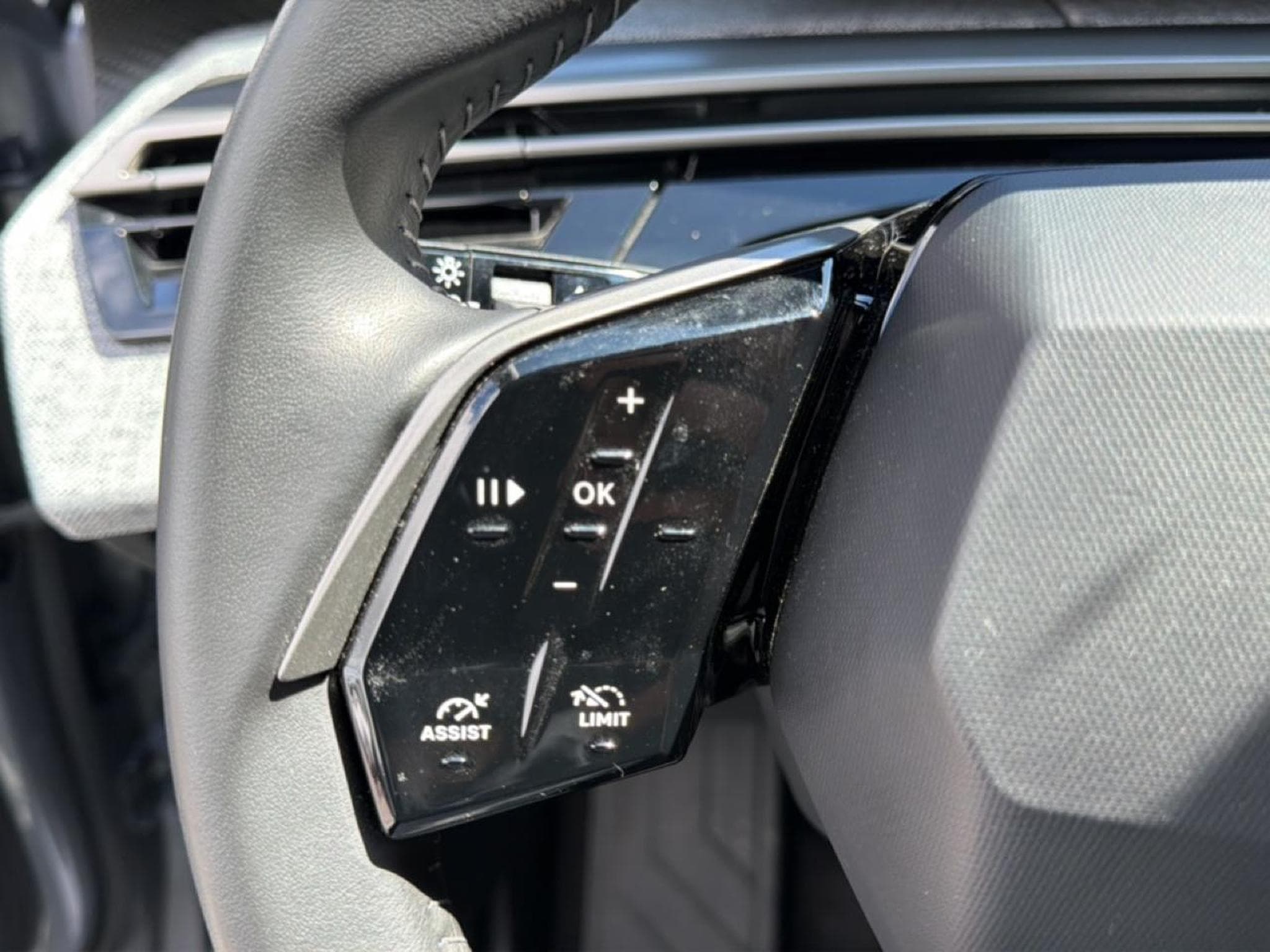 Peugeot 5008 HYBRID 145 ALLURE E-DCS6 (2025) - Foto 18
