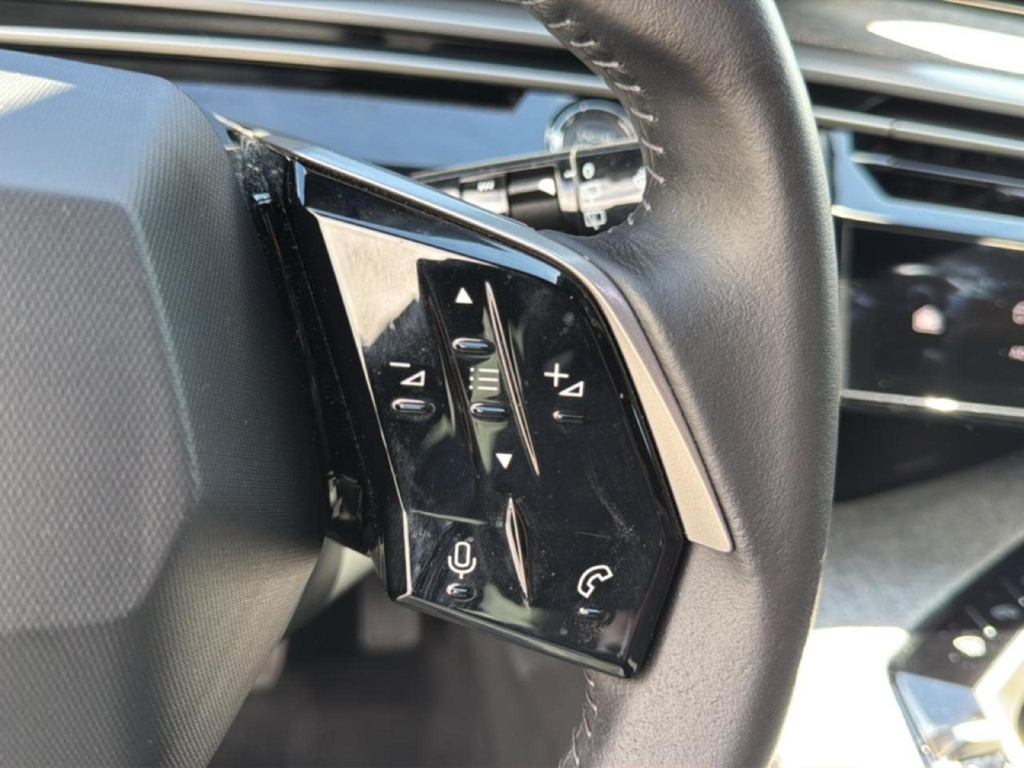 Peugeot 5008 HYBRID 145 ALLURE E-DCS6 (2025) - Foto 19