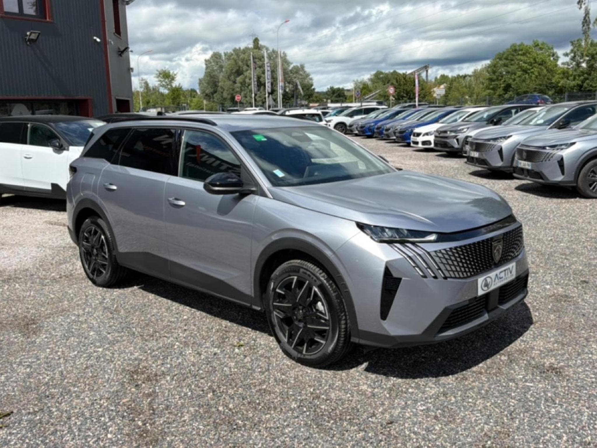 Peugeot 5008 HYBRID 145 ALLURE E-DCS6 (2025) - Foto 3
