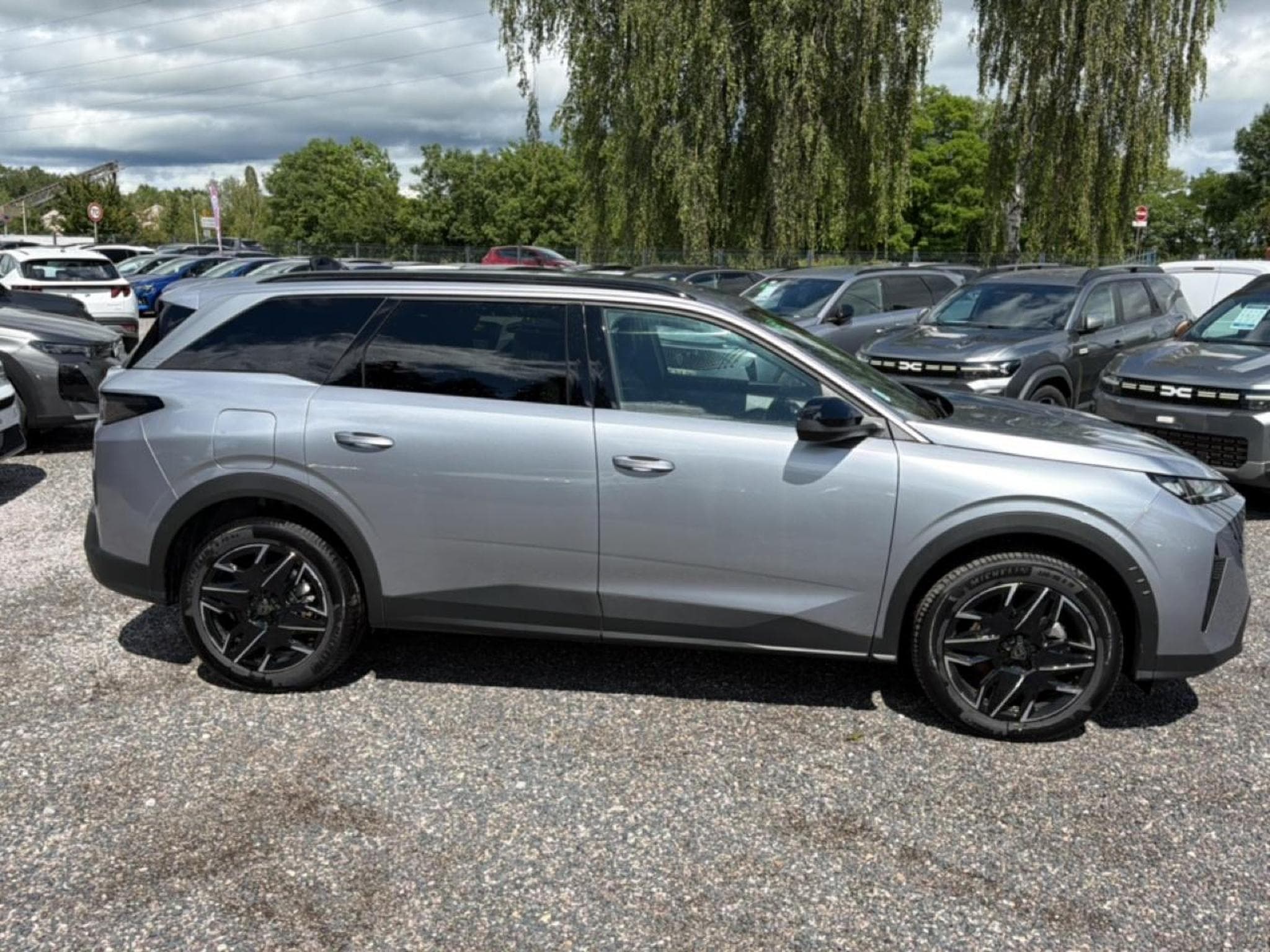 Peugeot 5008 HYBRID 145 ALLURE E-DCS6 (2025) - Foto 4