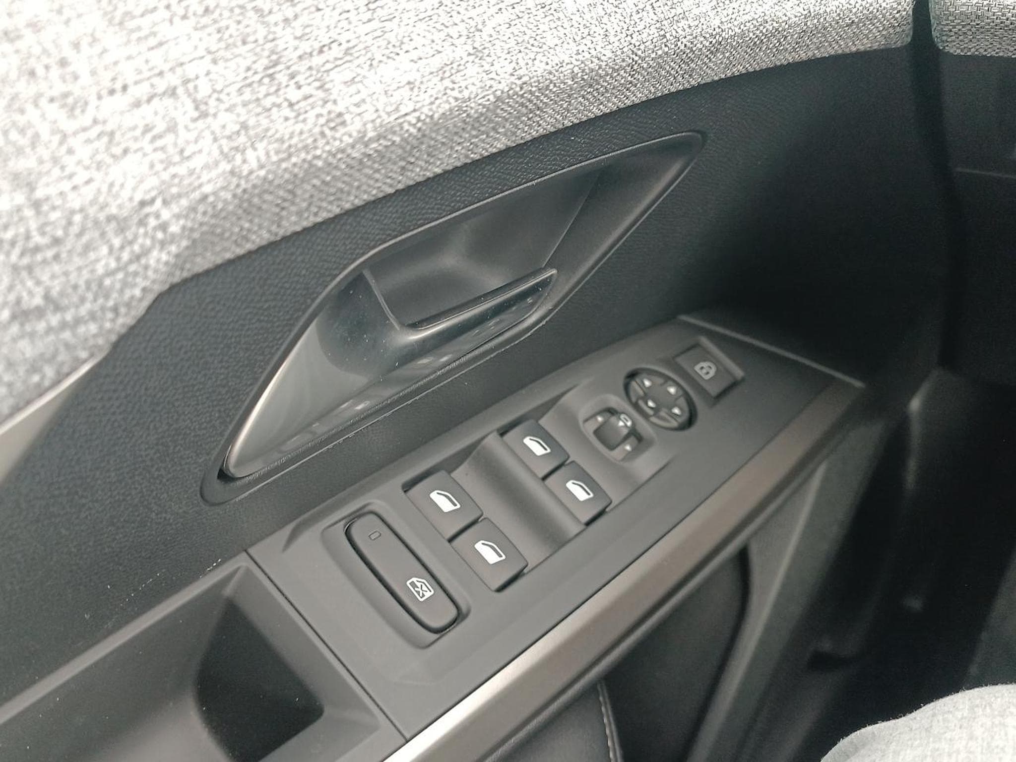 Peugeot 3008 1.2 HYBRID 145 ALLURE E-DCS6 (2025) - Foto 10