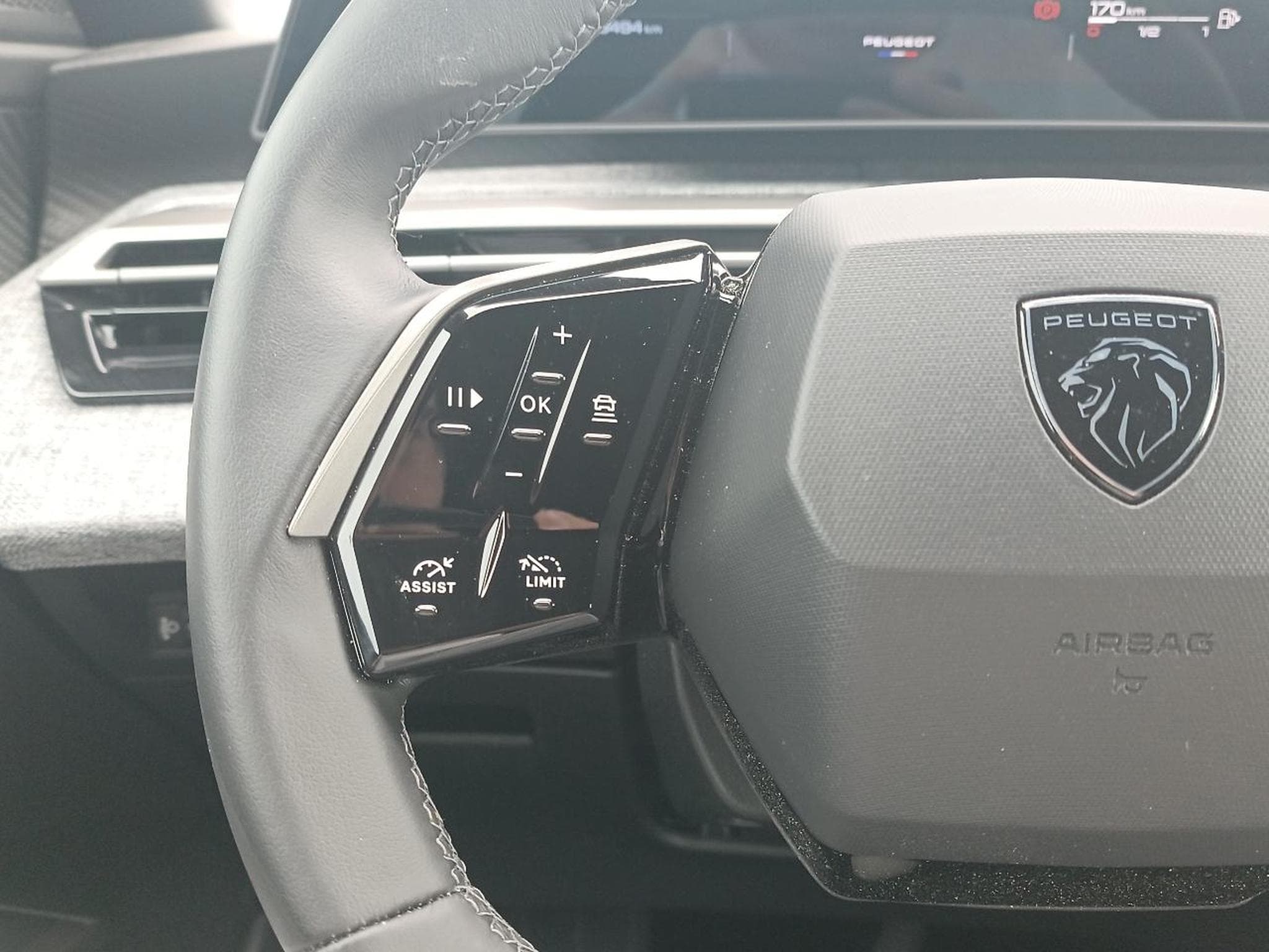 Peugeot 3008 1.2 HYBRID 145 ALLURE E-DCS6 (2025) - Foto 13