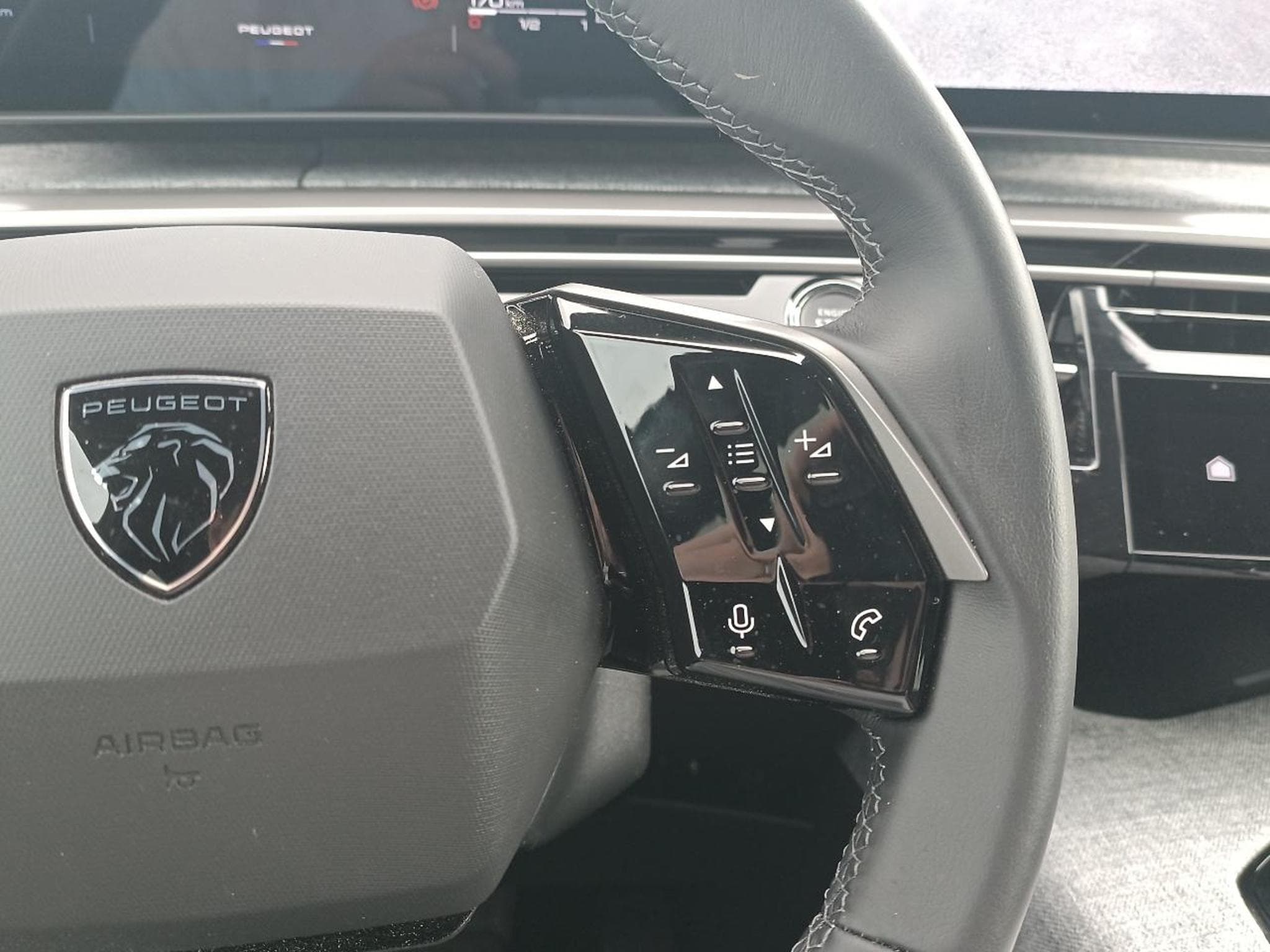 Peugeot 3008 1.2 HYBRID 145 ALLURE E-DCS6 (2025) - Foto 14