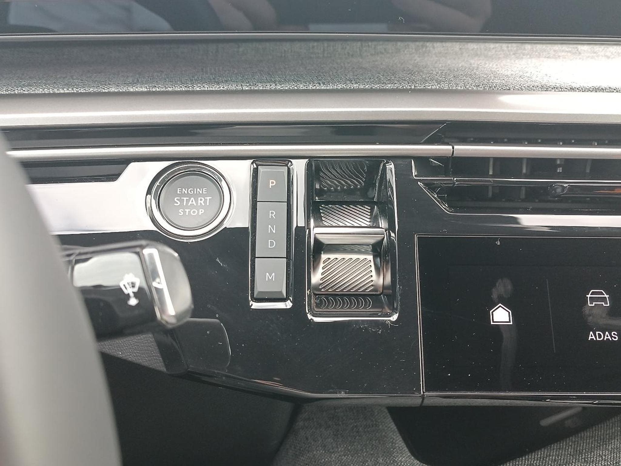 Peugeot 3008 1.2 HYBRID 145 ALLURE E-DCS6 (2025) - Foto 16