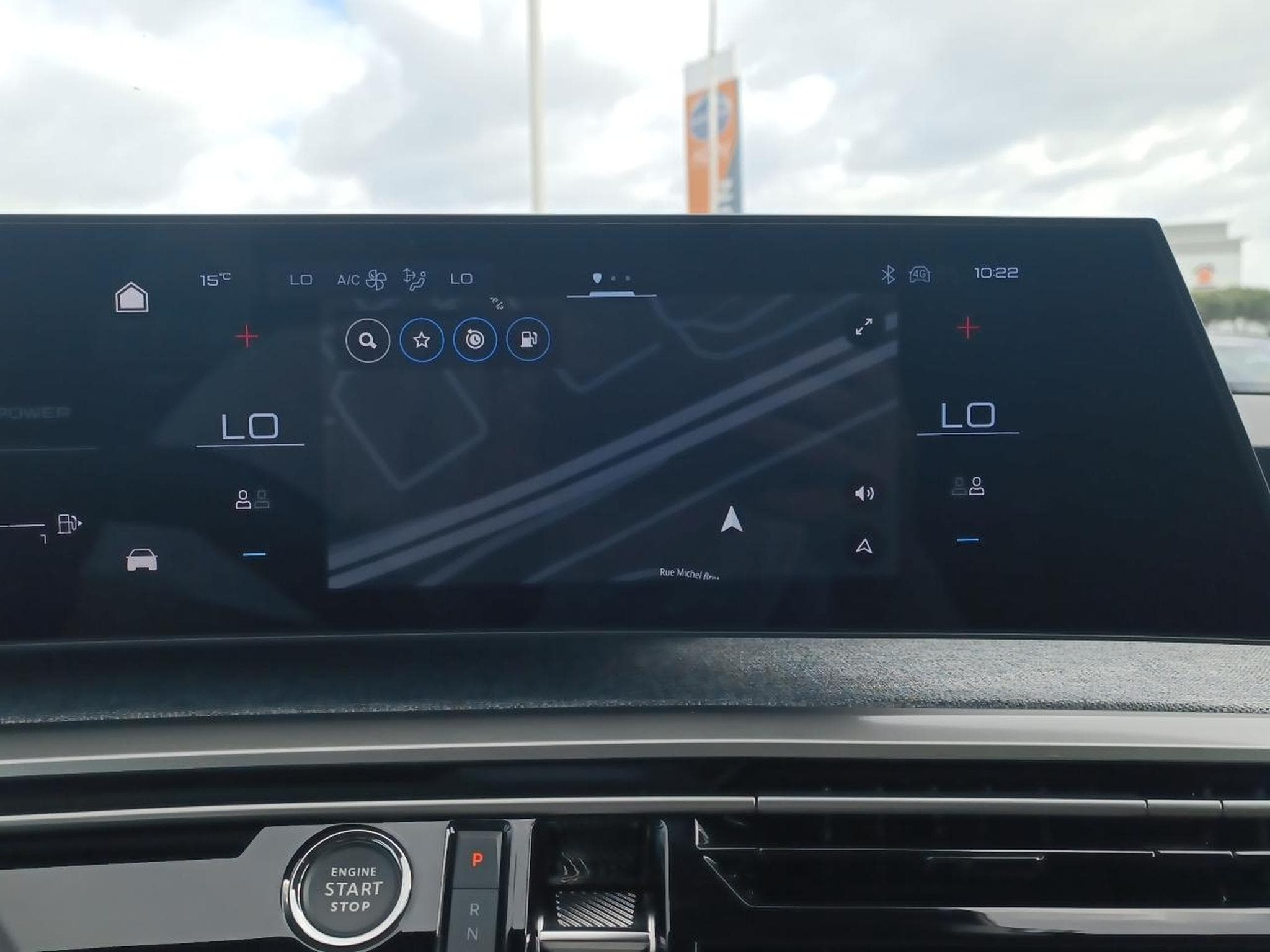Peugeot 3008 1.2 HYBRID 145 ALLURE E-DCS6 (2025) - Foto 17