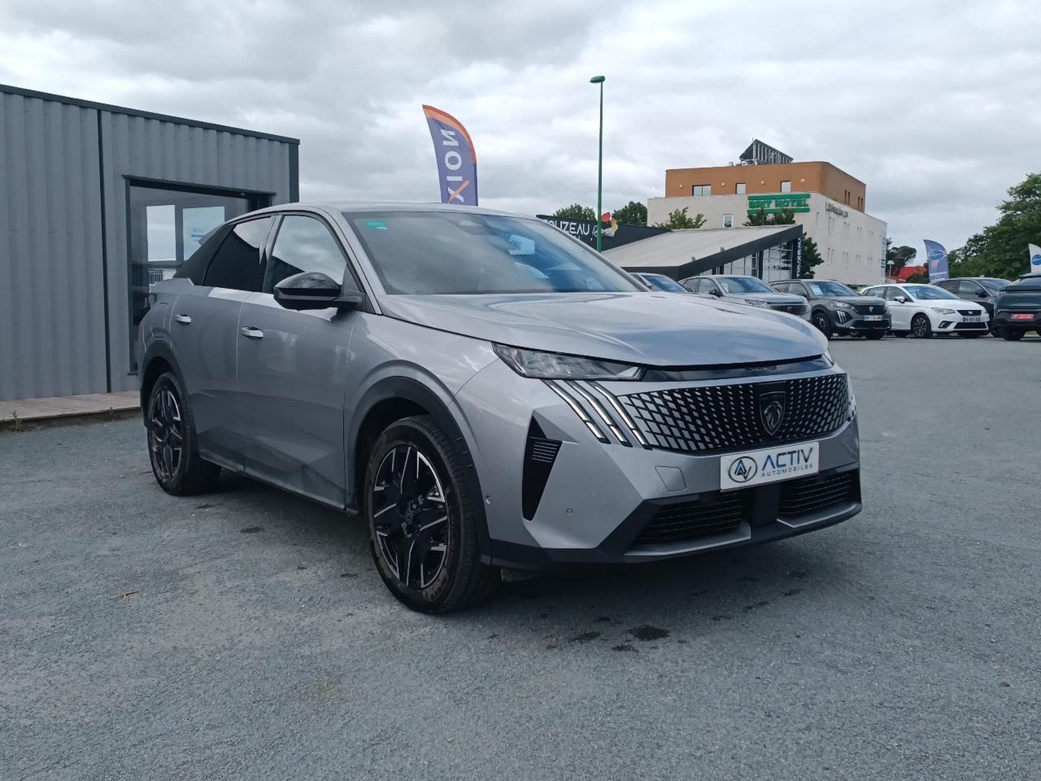 Peugeot 3008 1.2 HYBRID 145 ALLURE E-DCS6 (2025) - Foto 3