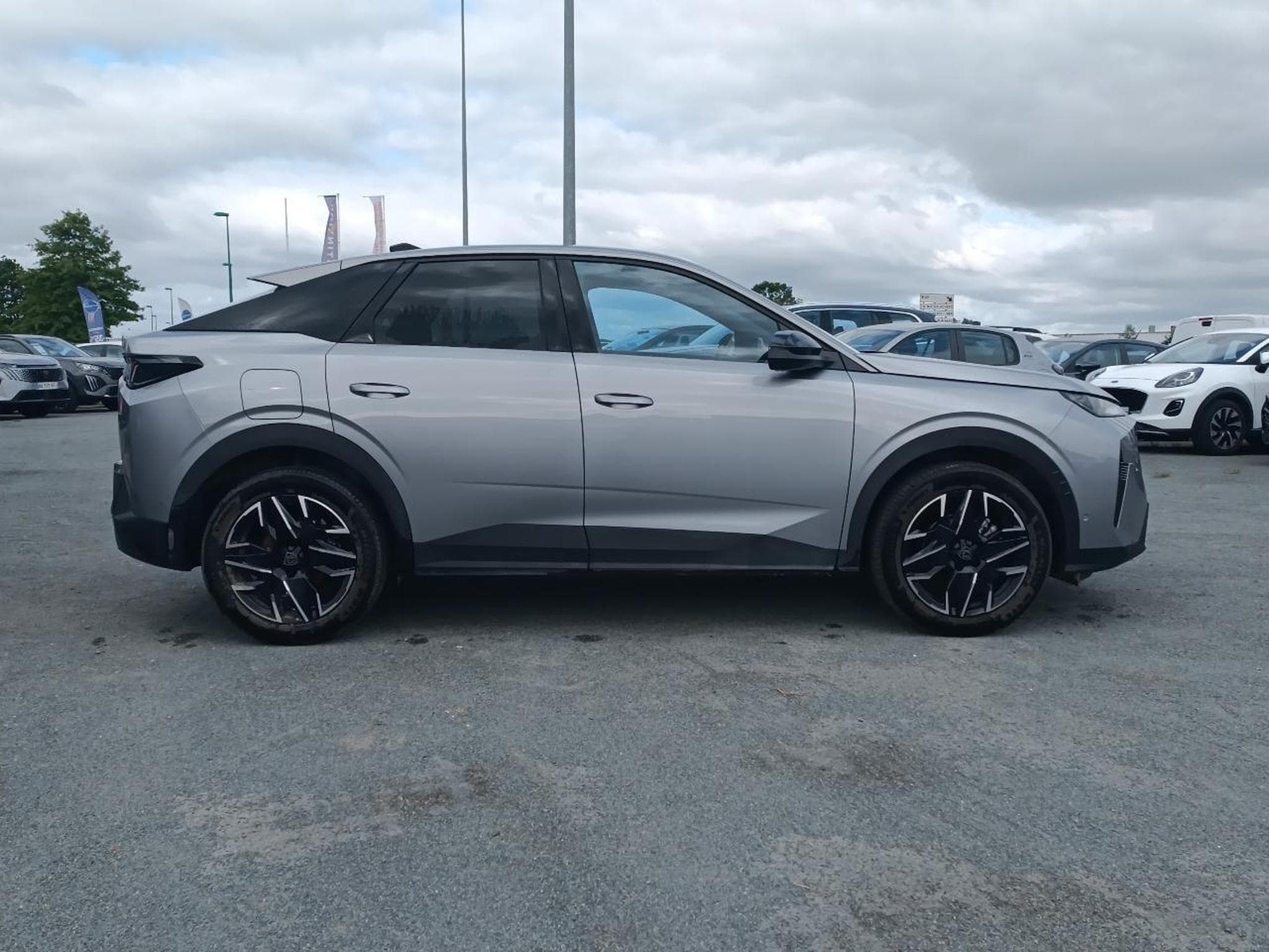 Peugeot 3008 1.2 HYBRID 145 ALLURE E-DCS6 (2025) - Foto 4