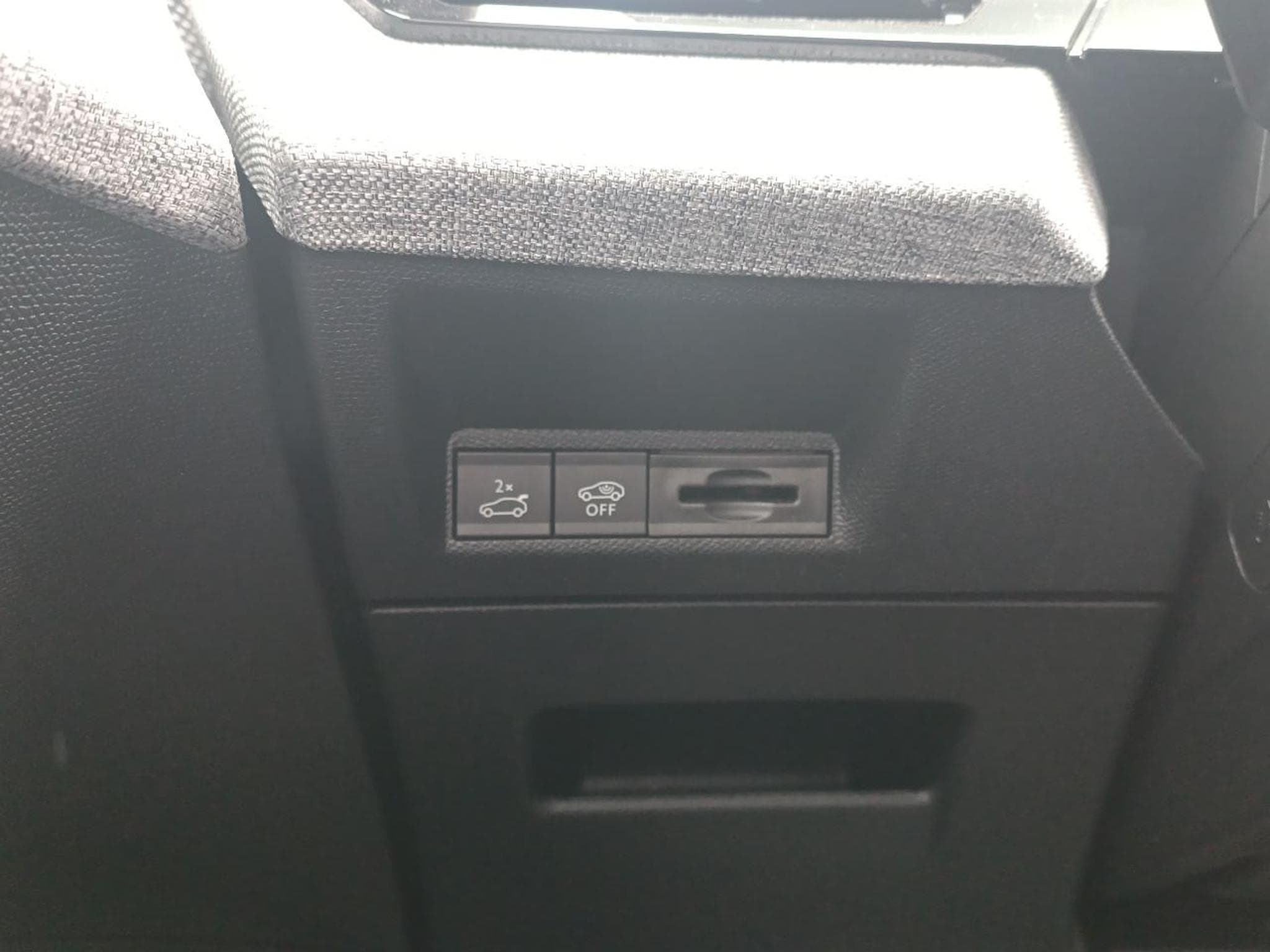 Peugeot 3008 1.2 HYBRID 145 GT E-DCS6 (2025) - Foto 12