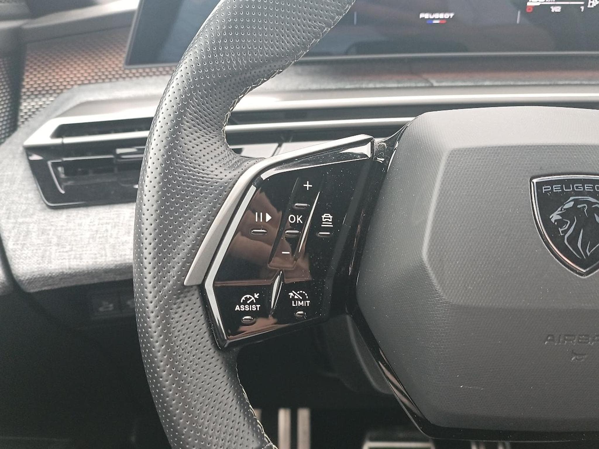 Peugeot 3008 1.2 HYBRID 145 GT E-DCS6 (2025) - Foto 15