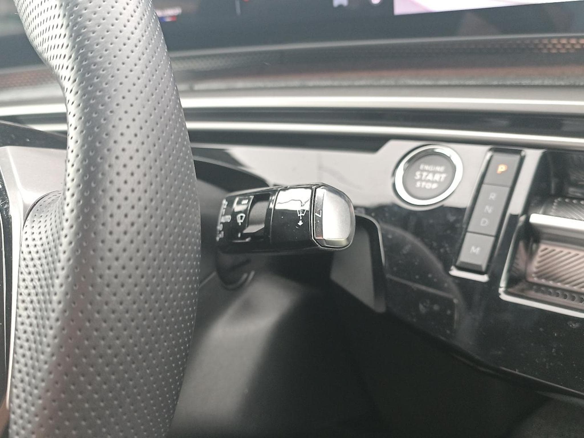 Peugeot 3008 1.2 HYBRID 145 GT E-DCS6 (2025) - Foto 18