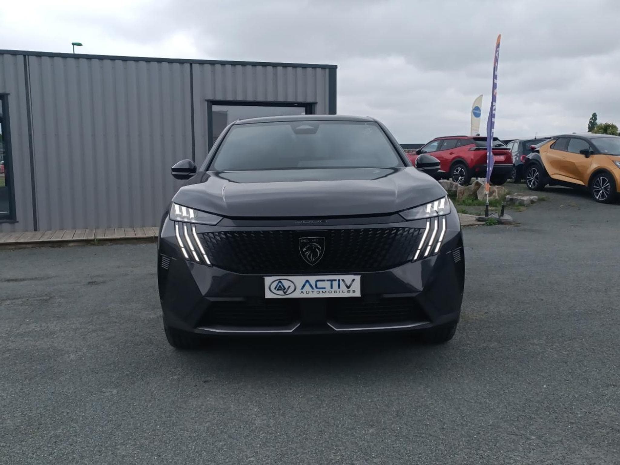 Peugeot 3008 1.2 HYBRID 145 GT E-DCS6 (2025) - Foto 2