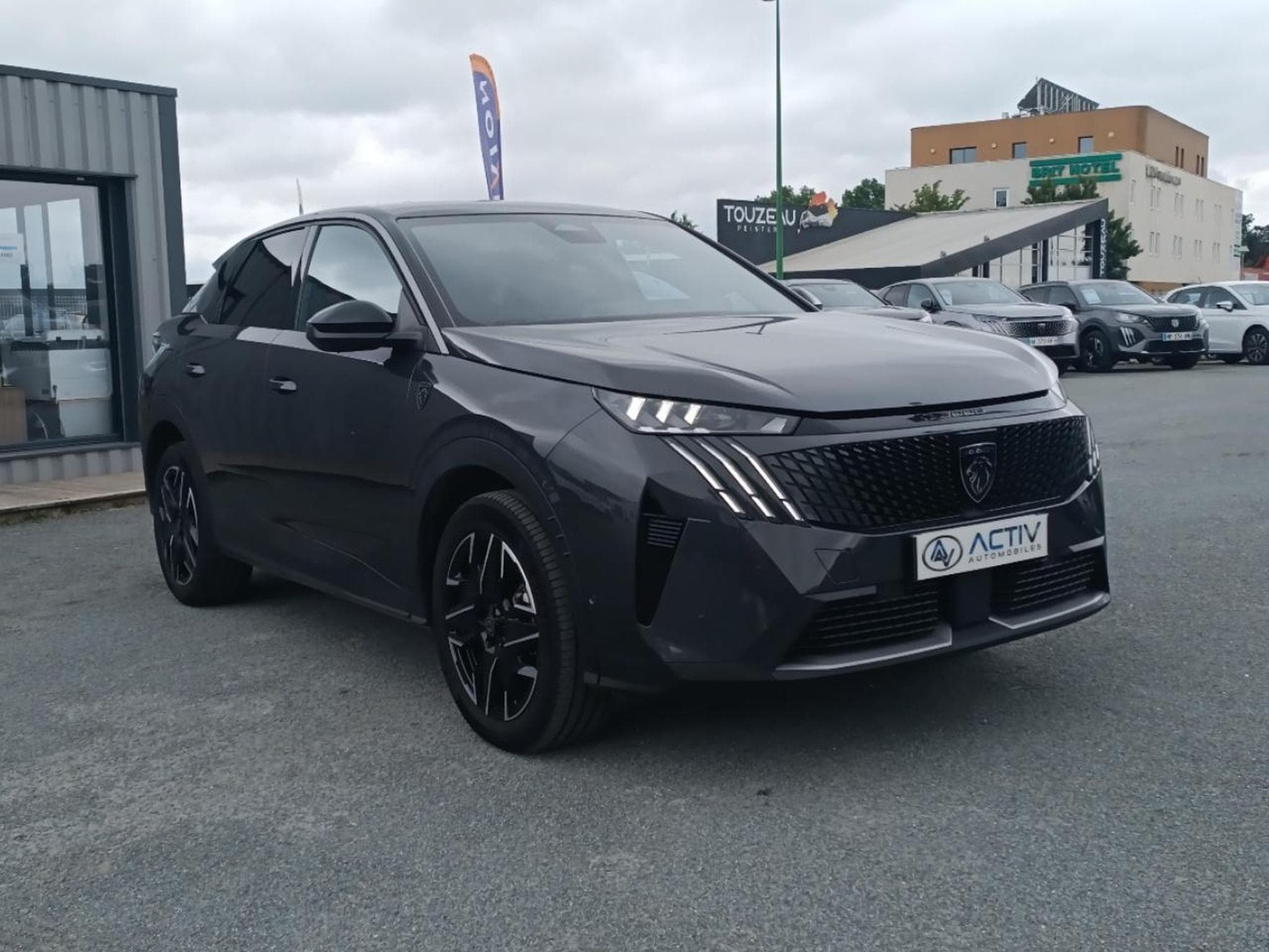 Peugeot 3008 1.2 HYBRID 145 GT E-DCS6 (2025) - Foto 3