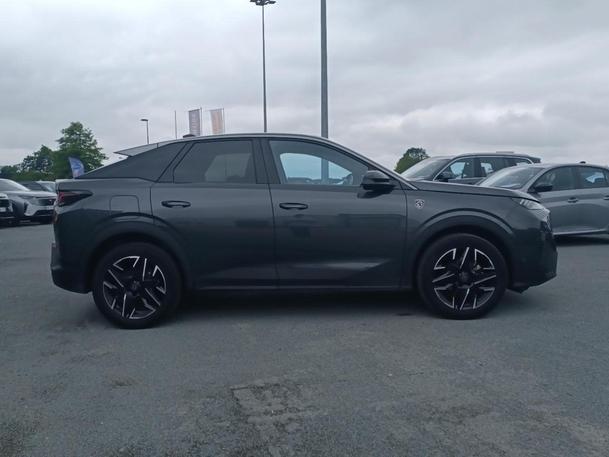 Peugeot 3008 1.2 HYBRID 145 GT E-DCS6 (2025) - Foto 4