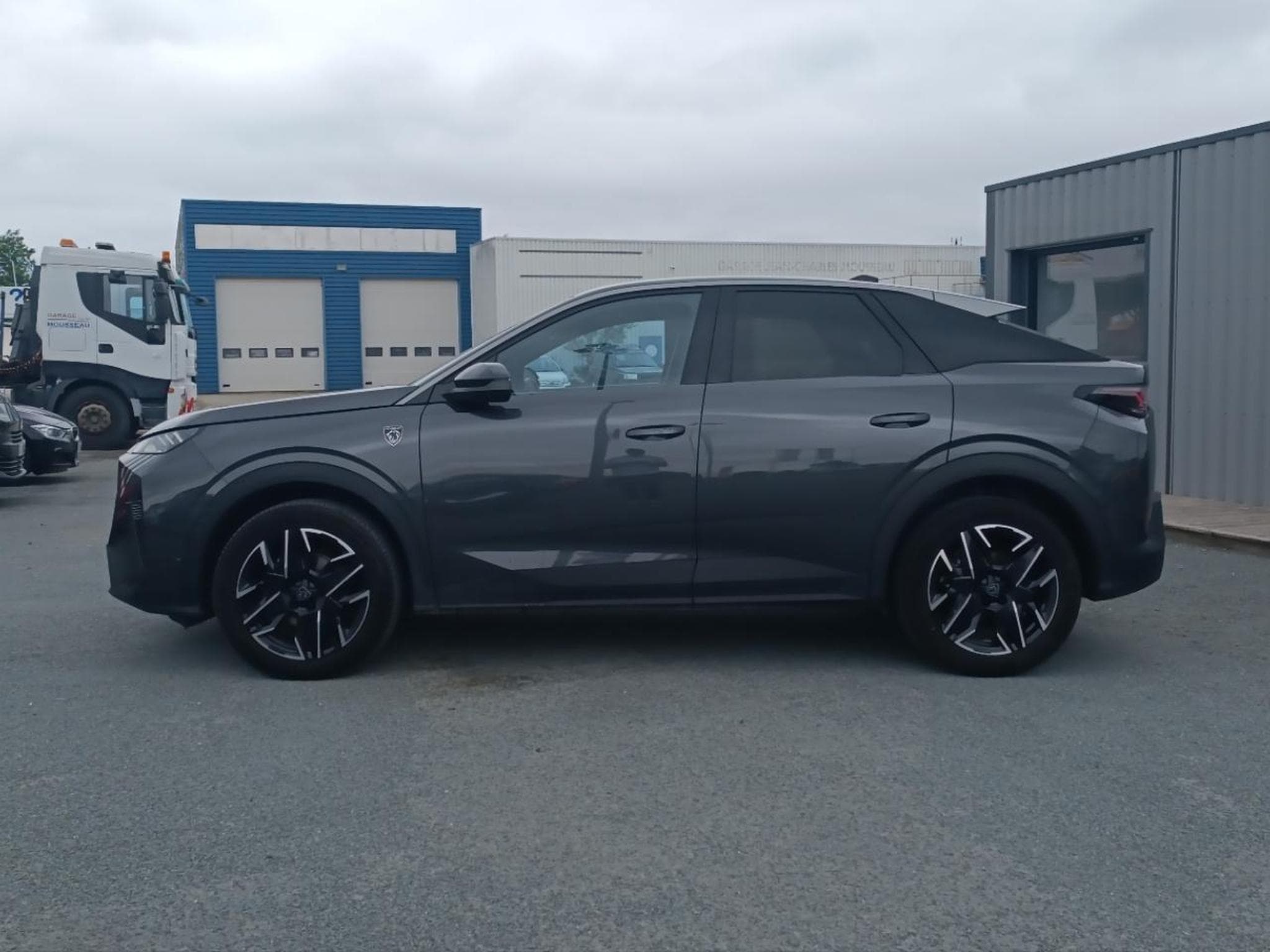 Peugeot 3008 1.2 HYBRID 145 GT E-DCS6 (2025) - Foto 8