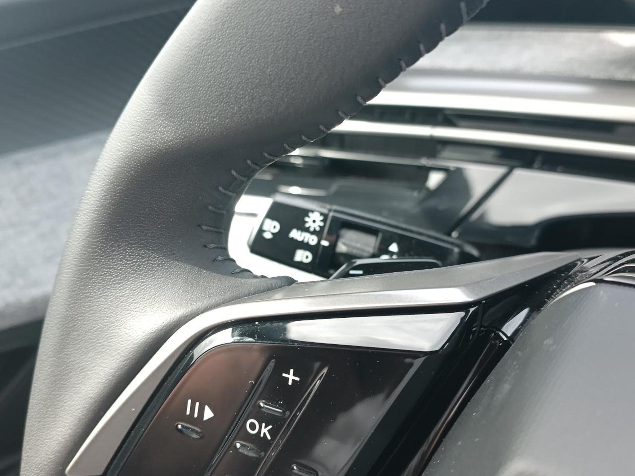 Peugeot 3008 1.2 HYBRID 145 ALLURE E-DCS6 (2025) - Foto 14