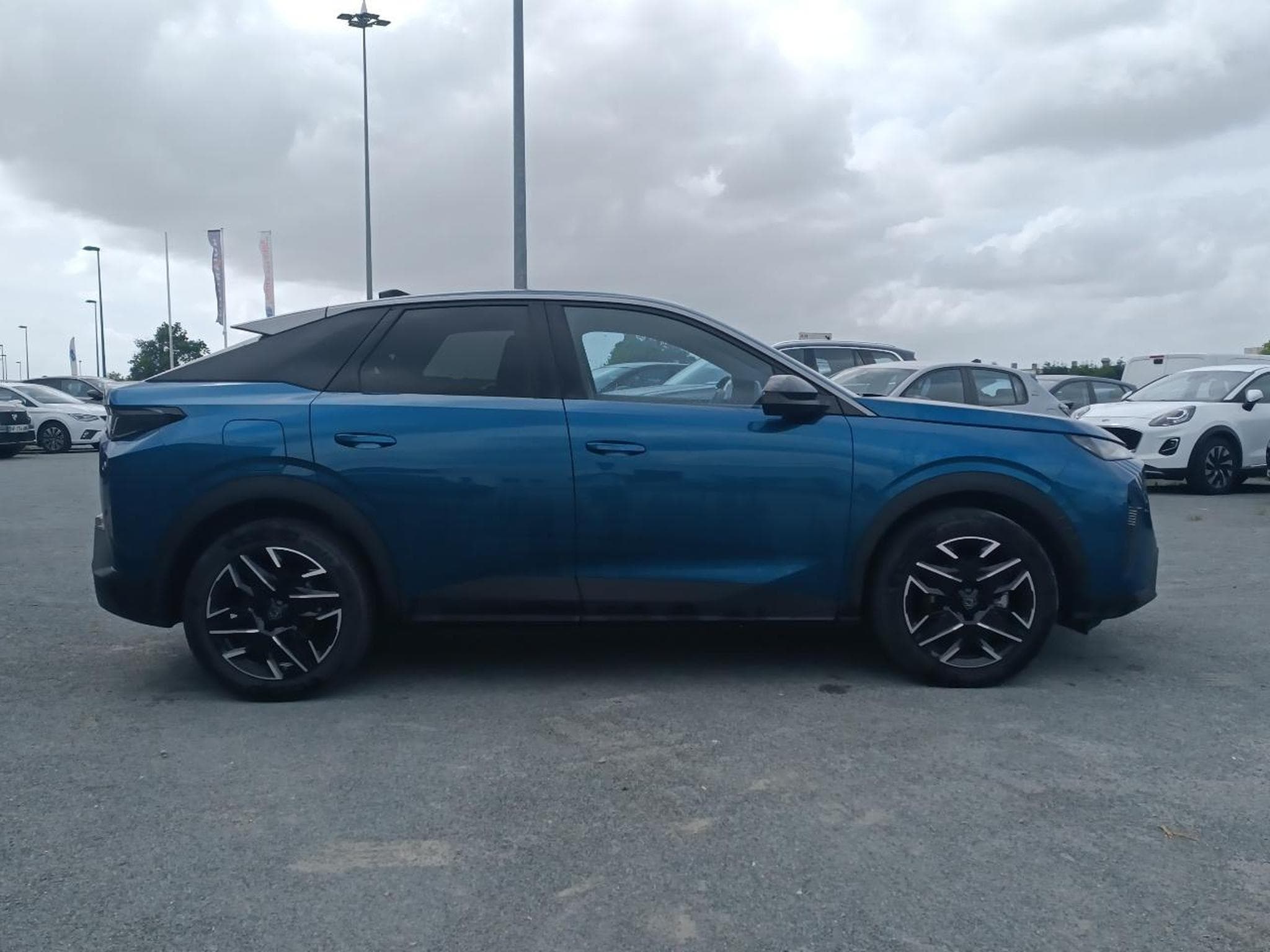 Peugeot 3008 1.2 HYBRID 145 ALLURE E-DCS6 (2025) - Foto 4
