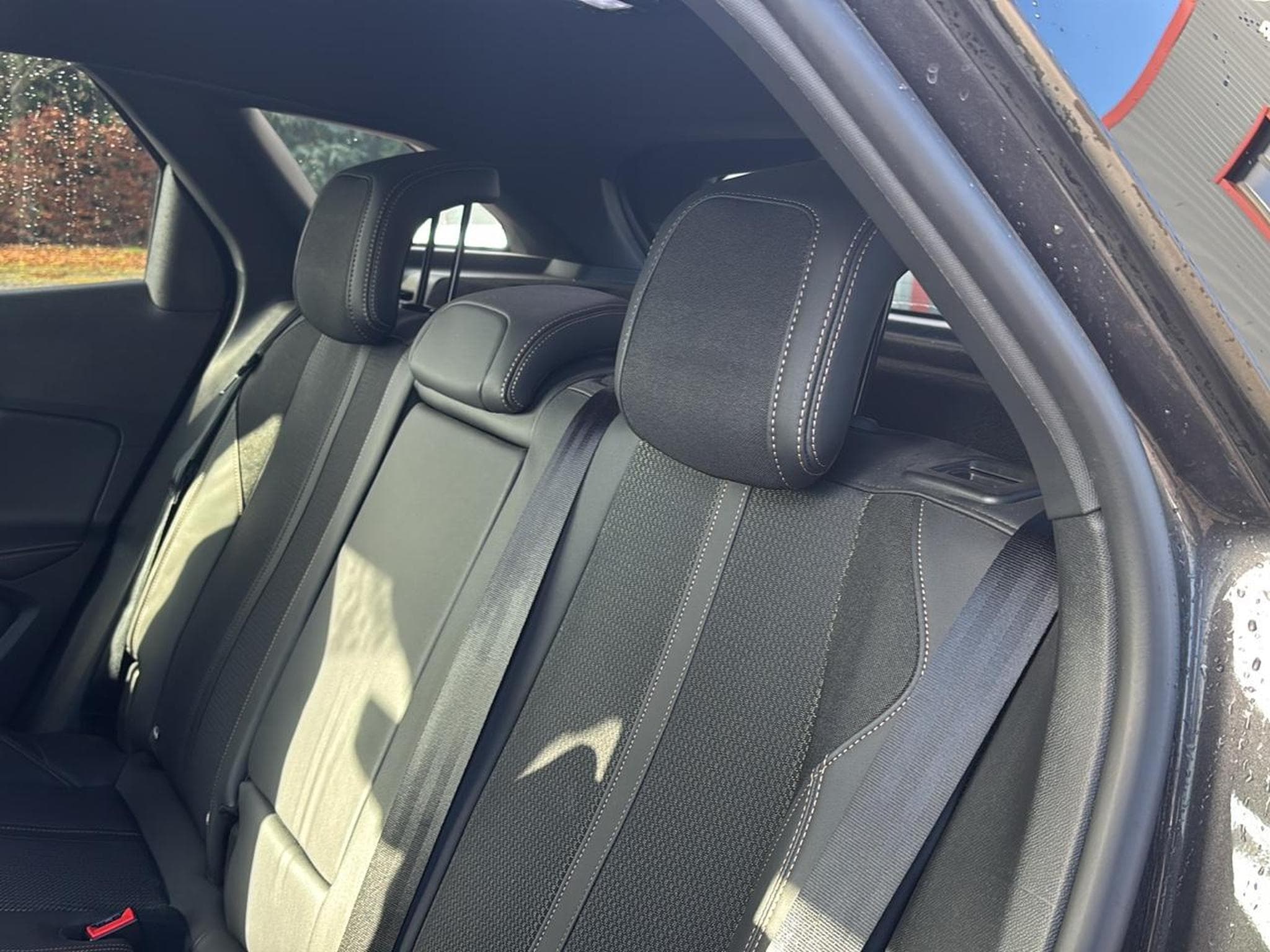 Peugeot 3008 PLUG-IN HYBRID 225 GT E-EAT8 (2023) - Foto 14