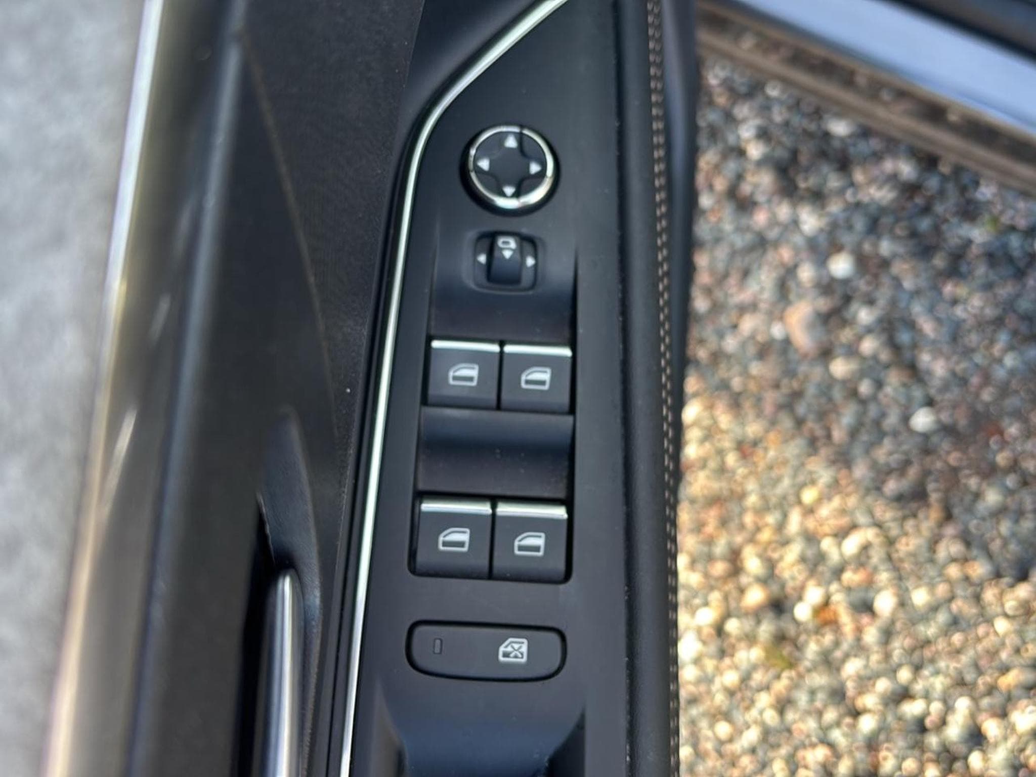 Peugeot 3008 PLUG-IN HYBRID 225 GT E-EAT8 (2023) - Foto 17