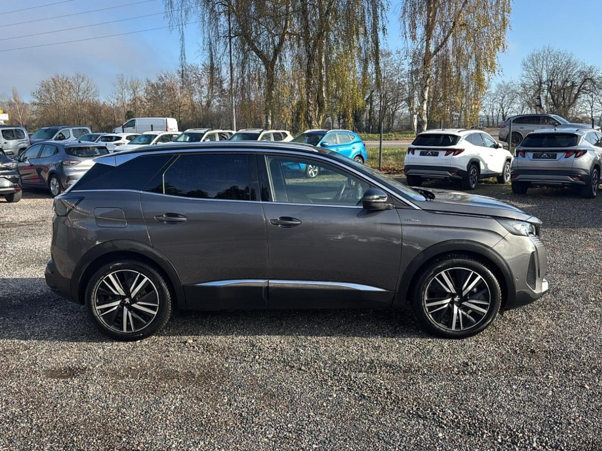 Peugeot 3008 PLUG-IN HYBRID 225 GT E-EAT8 (2023) - Foto 4