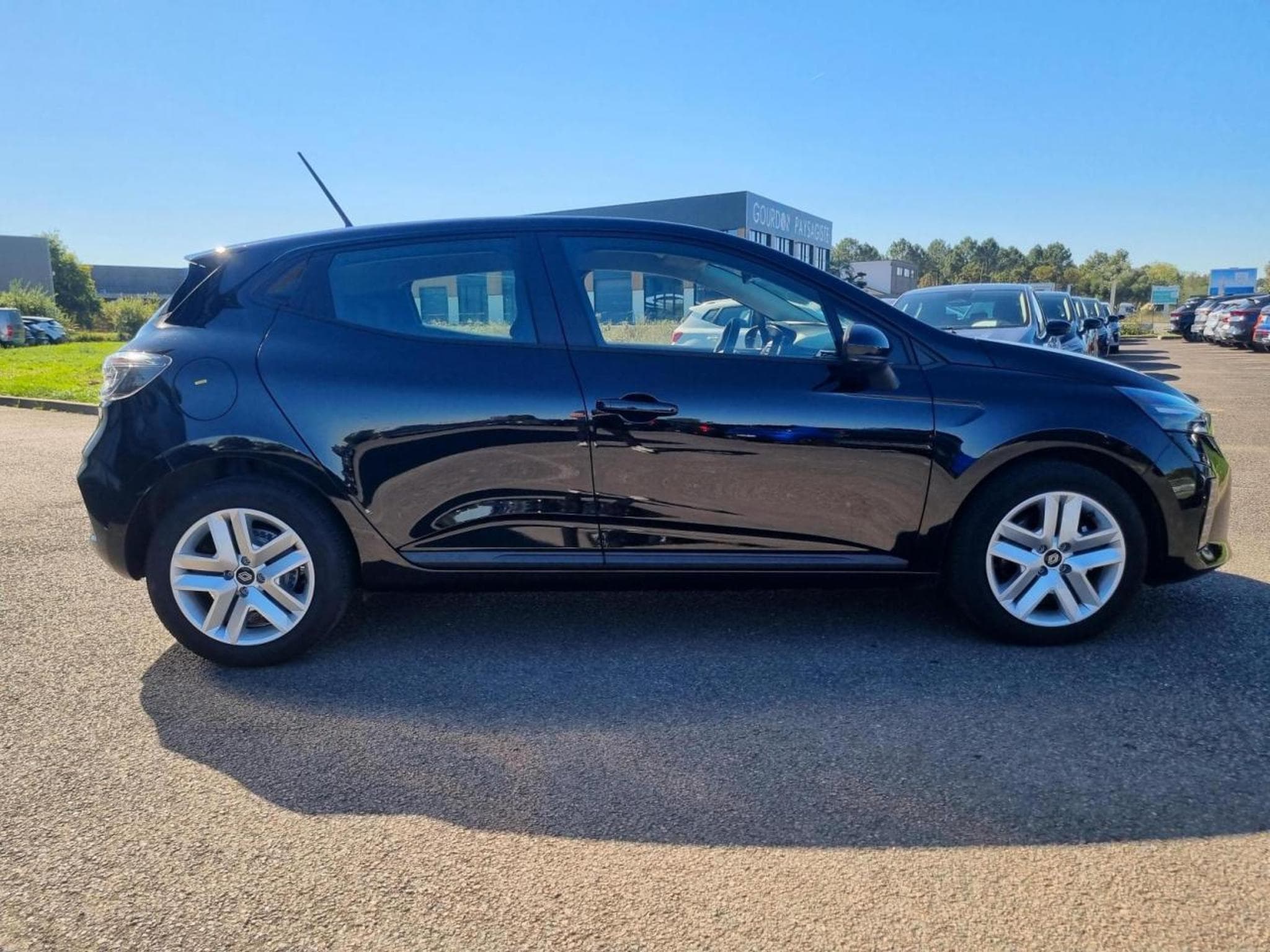 Renault CLIO V 1.5 DCI 100 EVOLUTION (2025) - Photo 4