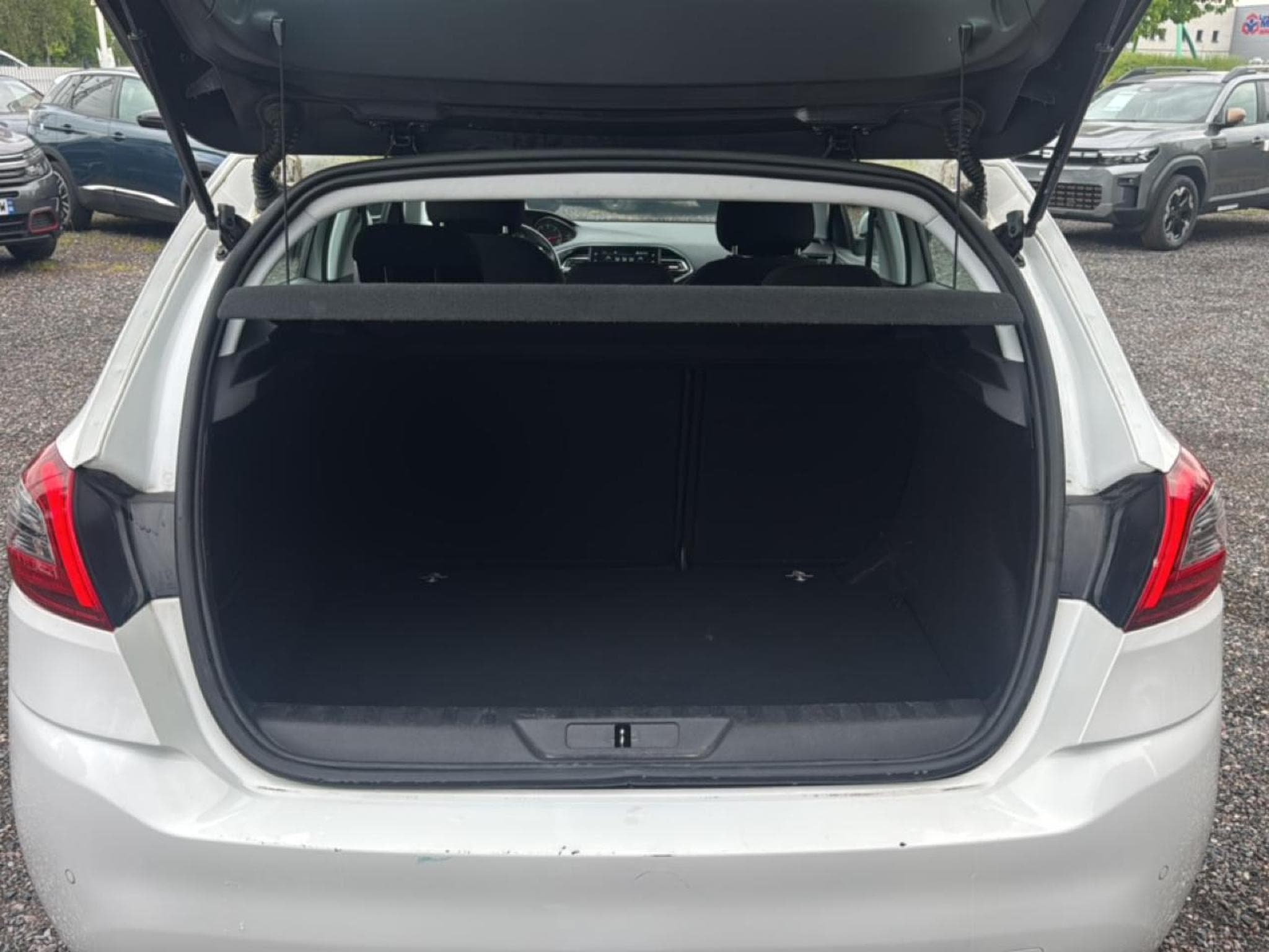 Peugeot 308 1.5 BLUEHDI 100 ACTIVE (2018) - Foto 13