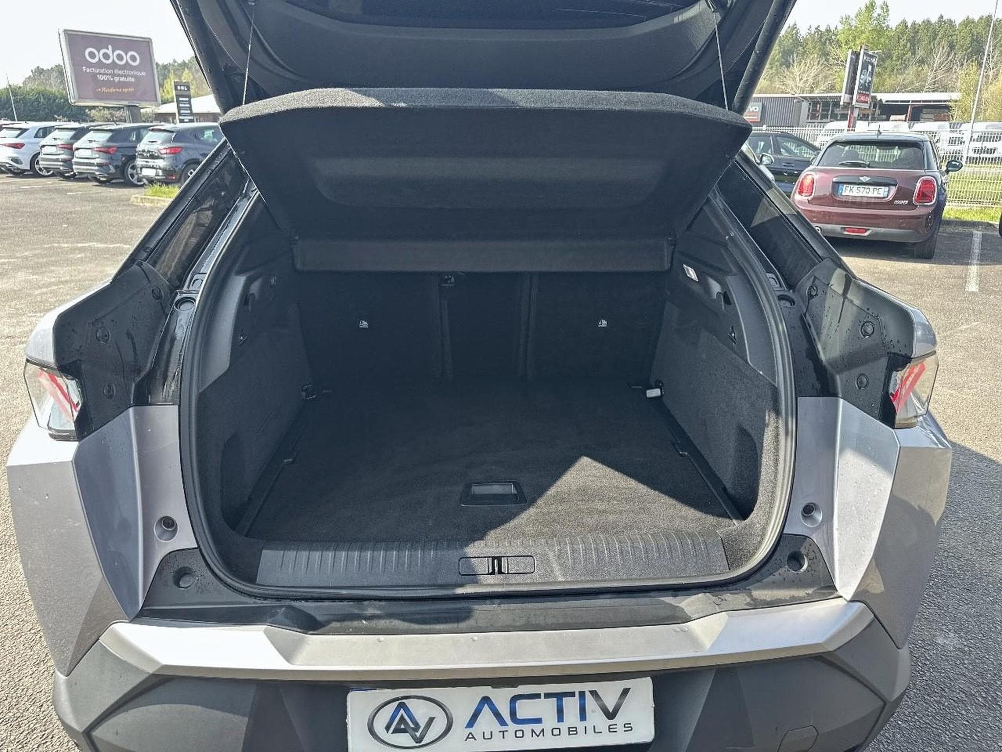 Peugeot 3008 1.2 HYBRID 145 GT E-DCS6 (2025) - Foto 11