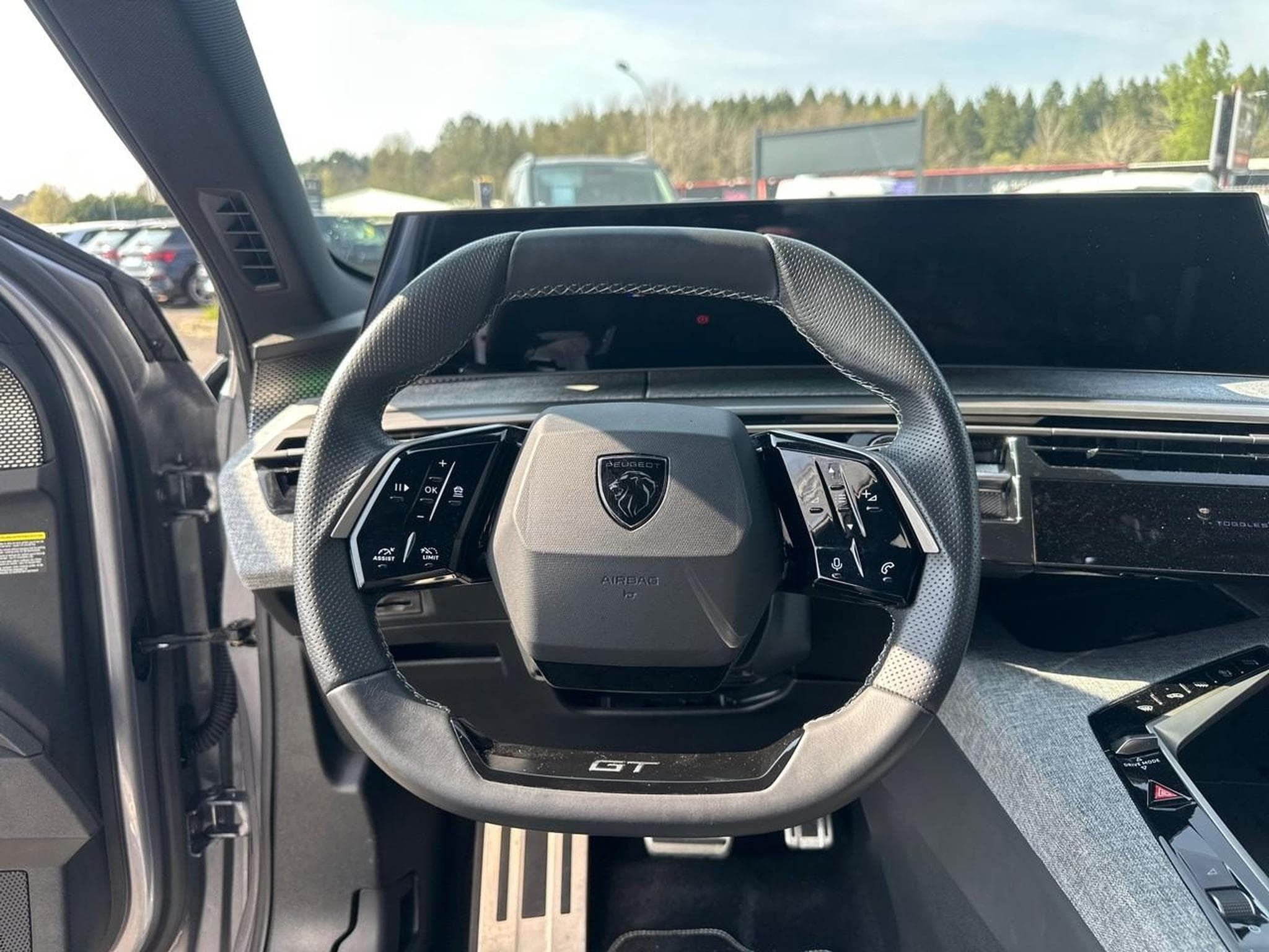 Peugeot 3008 1.2 HYBRID 145 GT E-DCS6 (2025) - Foto 16