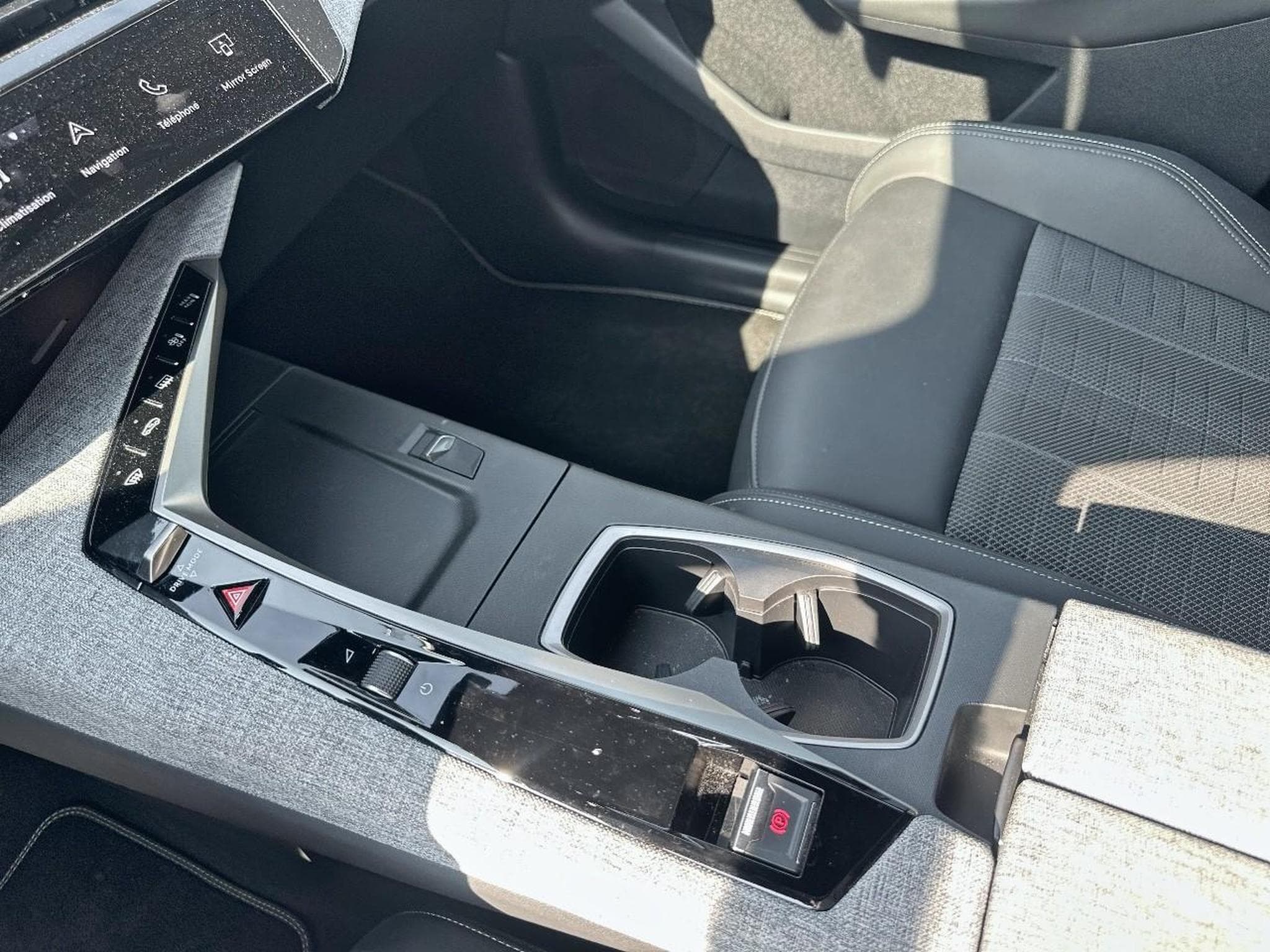 Peugeot 3008 1.2 HYBRID 145 GT E-DCS6 (2025) - Foto 19
