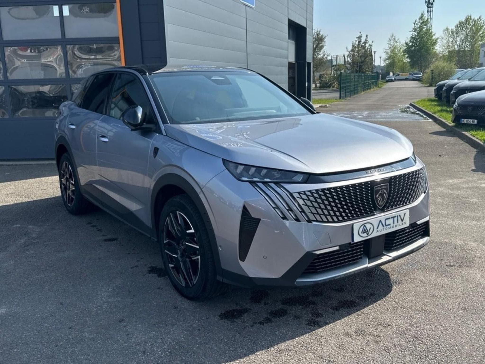 Peugeot 3008 1.2 HYBRID 145 GT E-DCS6 (2025) - Foto 3