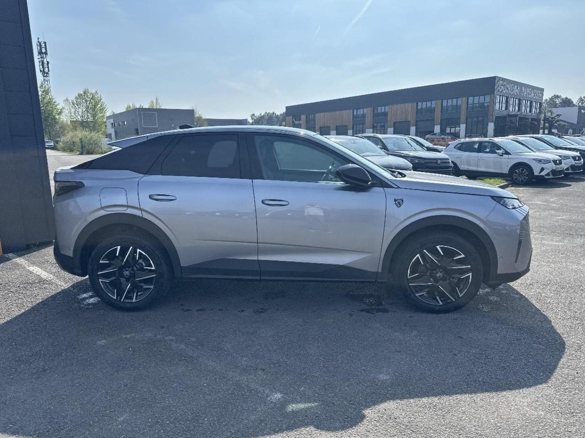 Peugeot 3008 1.2 HYBRID 145 GT E-DCS6 (2025) - Foto 4