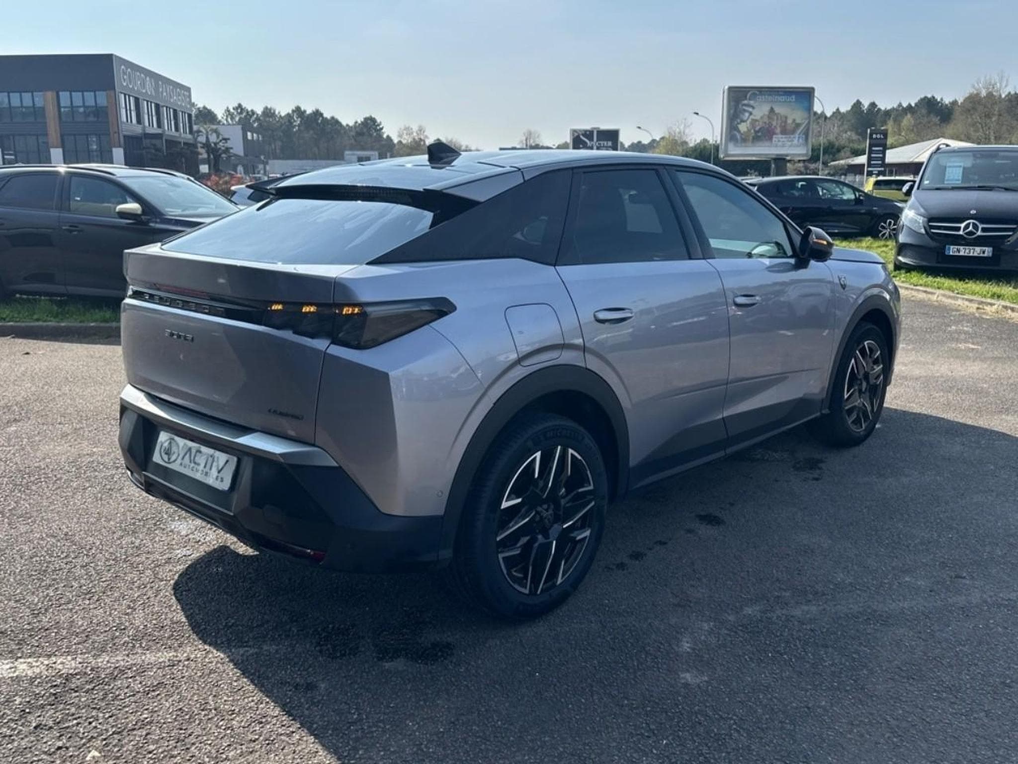 Peugeot 3008 1.2 HYBRID 145 GT E-DCS6 (2025) - Foto 5