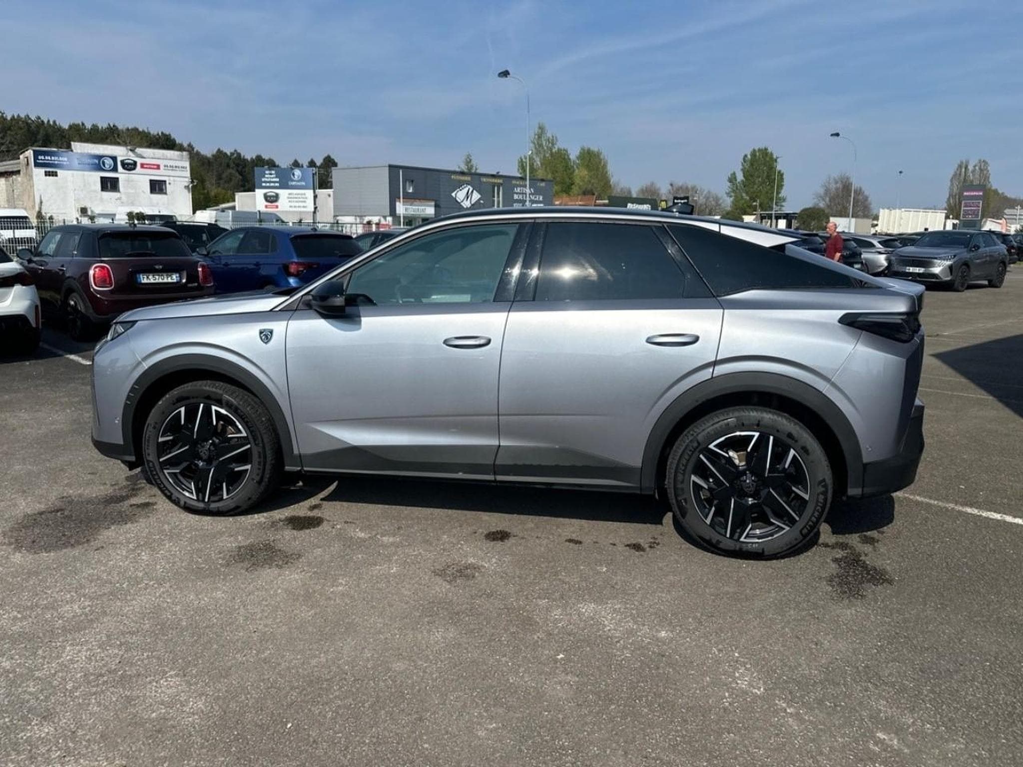 Peugeot 3008 1.2 HYBRID 145 GT E-DCS6 (2025) - Foto 8