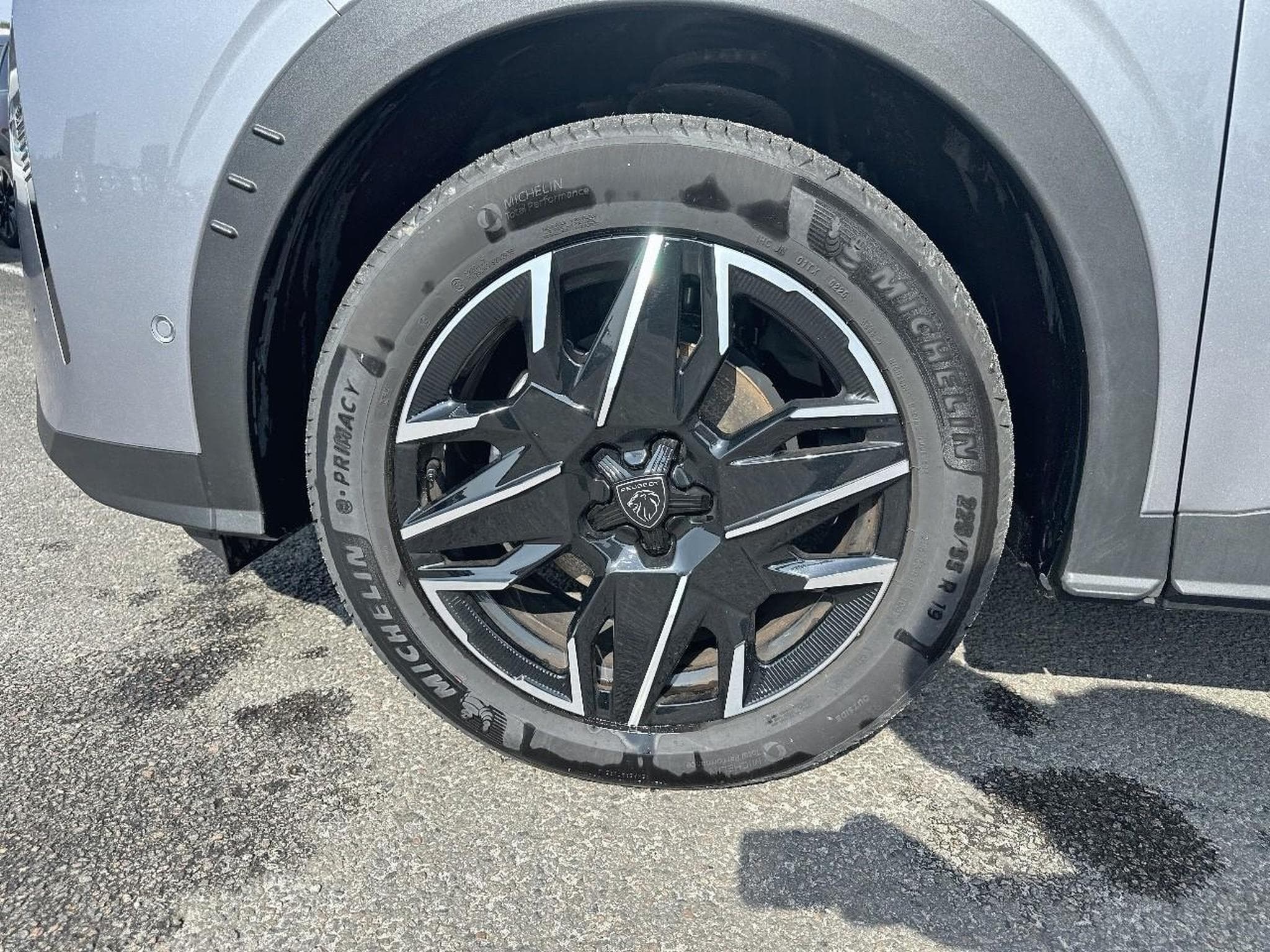 Peugeot 3008 1.2 HYBRID 145 GT E-DCS6 (2025) - Foto 9