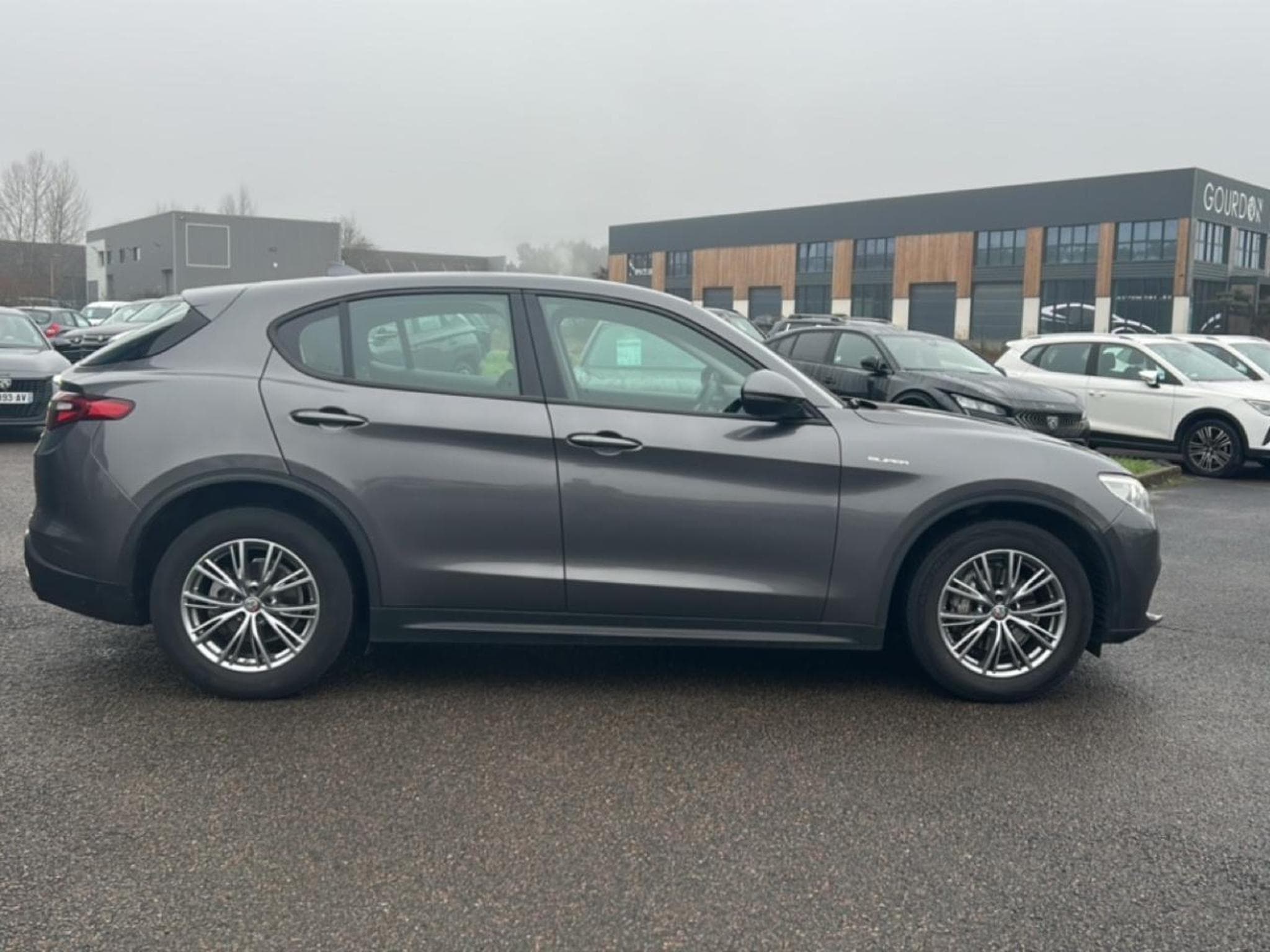 Alfa-Romeo STELVIO 2.2 DIESEL 160 SUPER AT8 MY21 (2021) - Foto 4