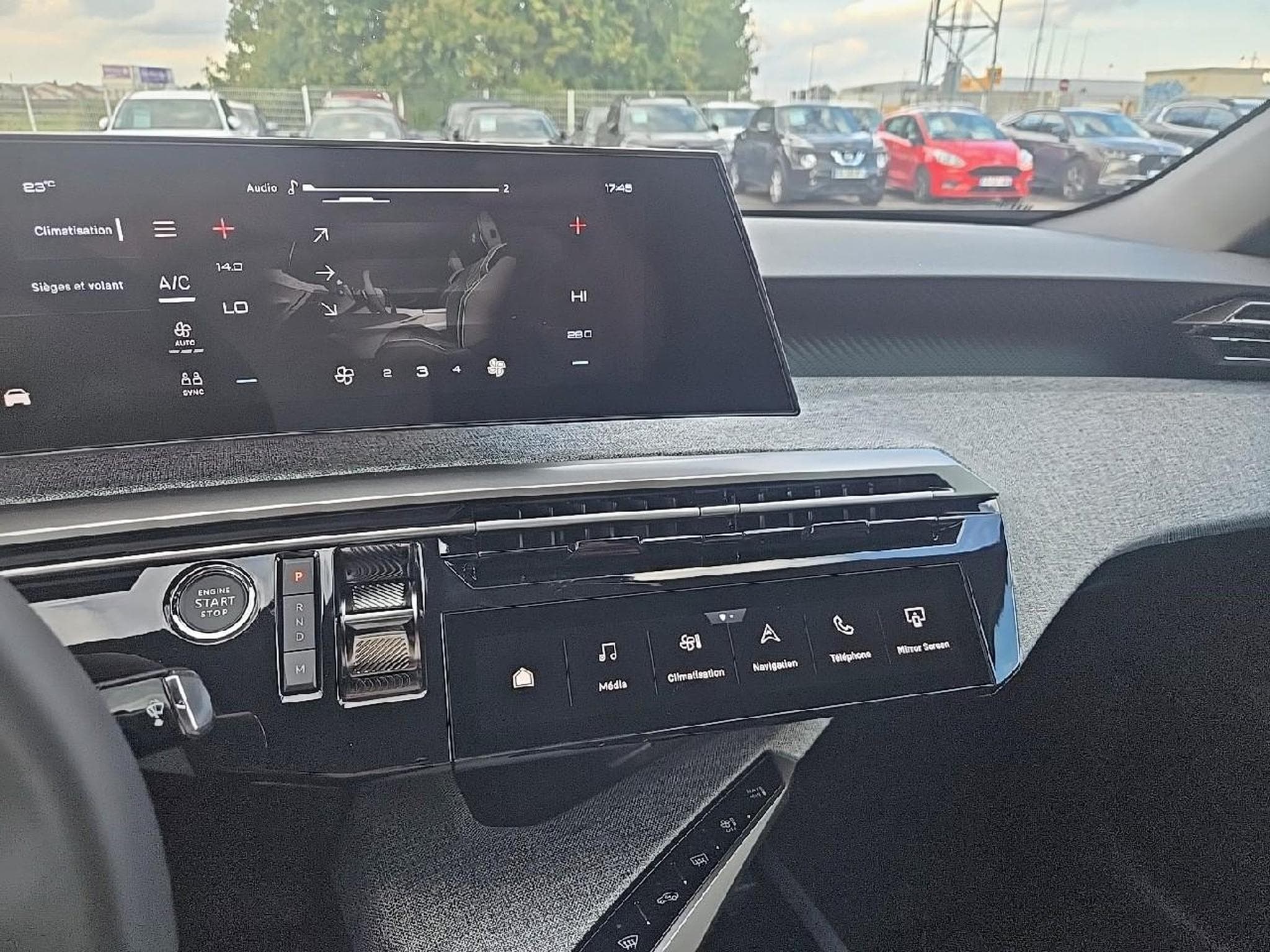 Peugeot 3008 1.2 HYBRID 145 ALLURE E-DCS6 (2025) - Photo 16