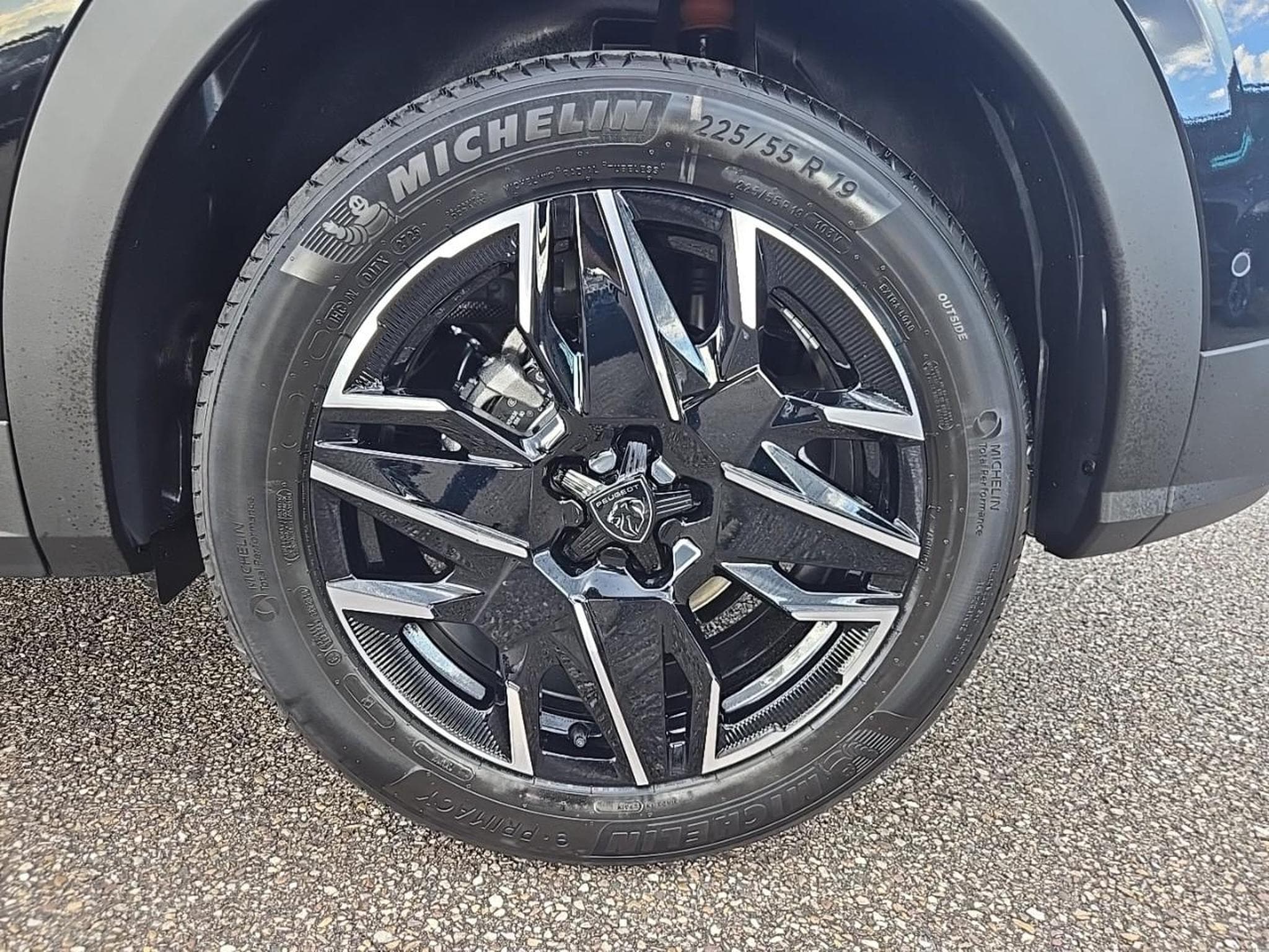 Peugeot 3008 1.2 HYBRID 145 ALLURE E-DCS6 (2025) - Photo 9