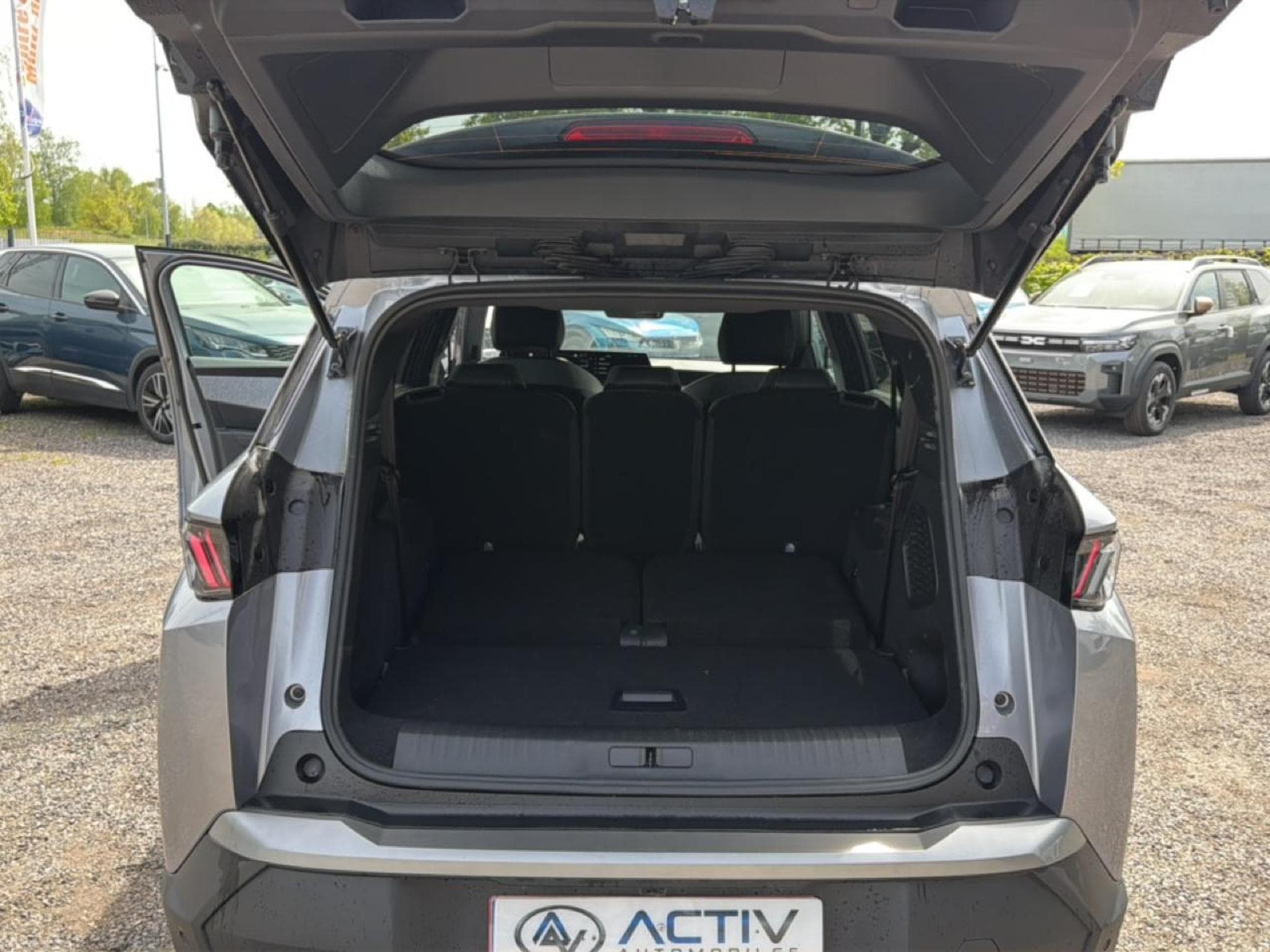 Peugeot 5008 HYBRID 145 ALLURE E-DCS6 (2025) - Foto 16