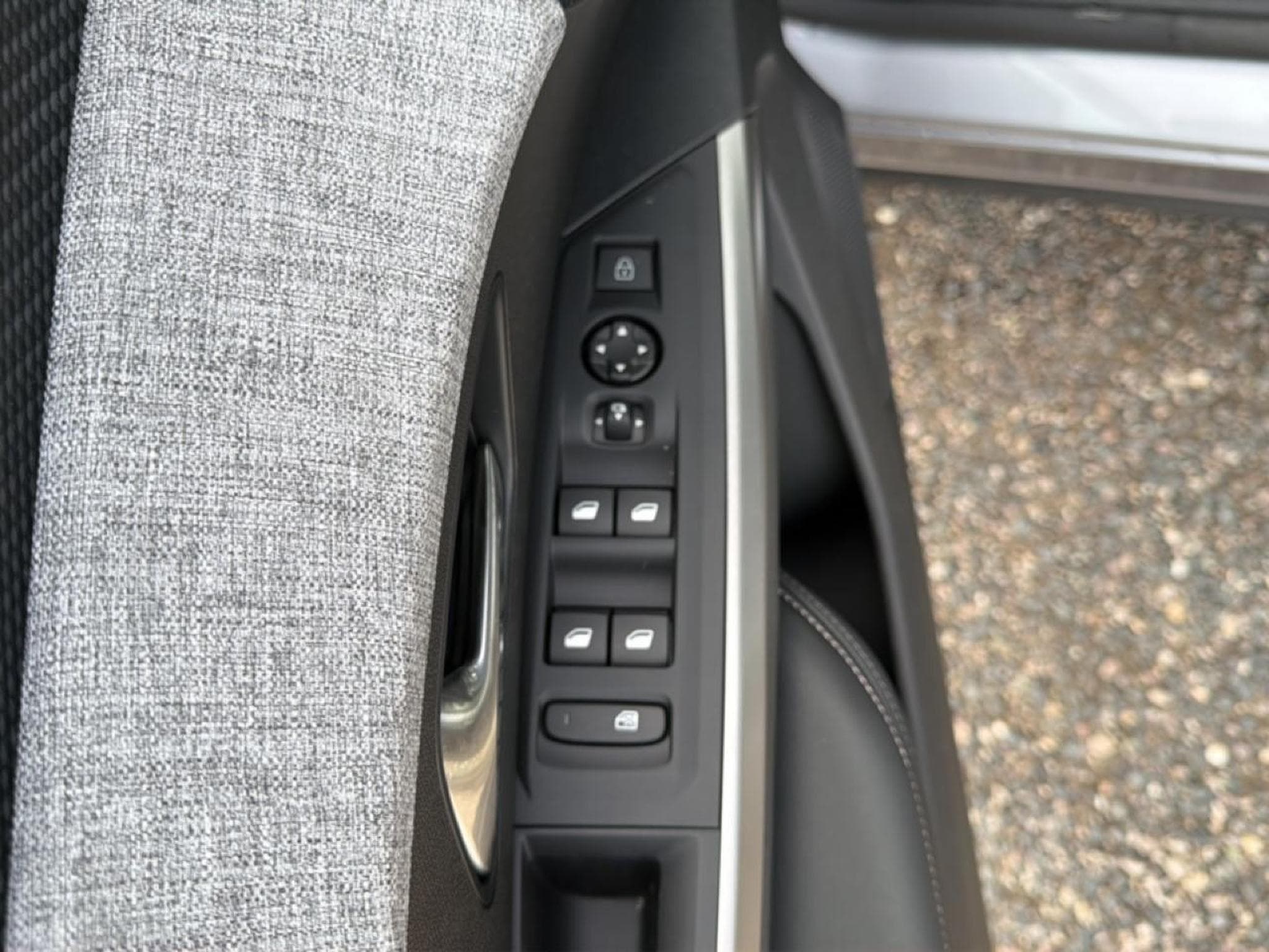 Peugeot 5008 HYBRID 145 ALLURE E-DCS6 (2025) - Foto 17