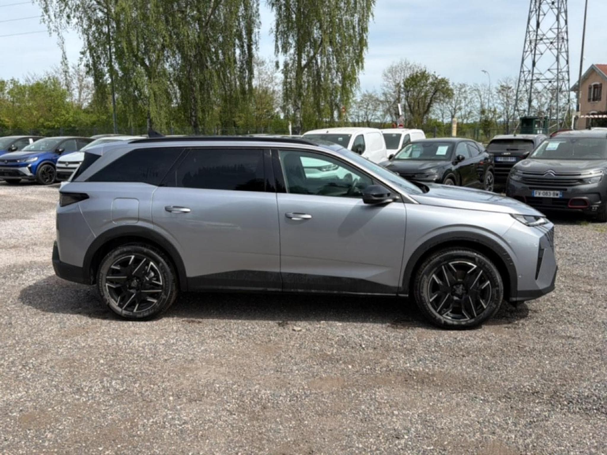 Peugeot 5008 HYBRID 145 ALLURE E-DCS6 (2025) - Foto 4