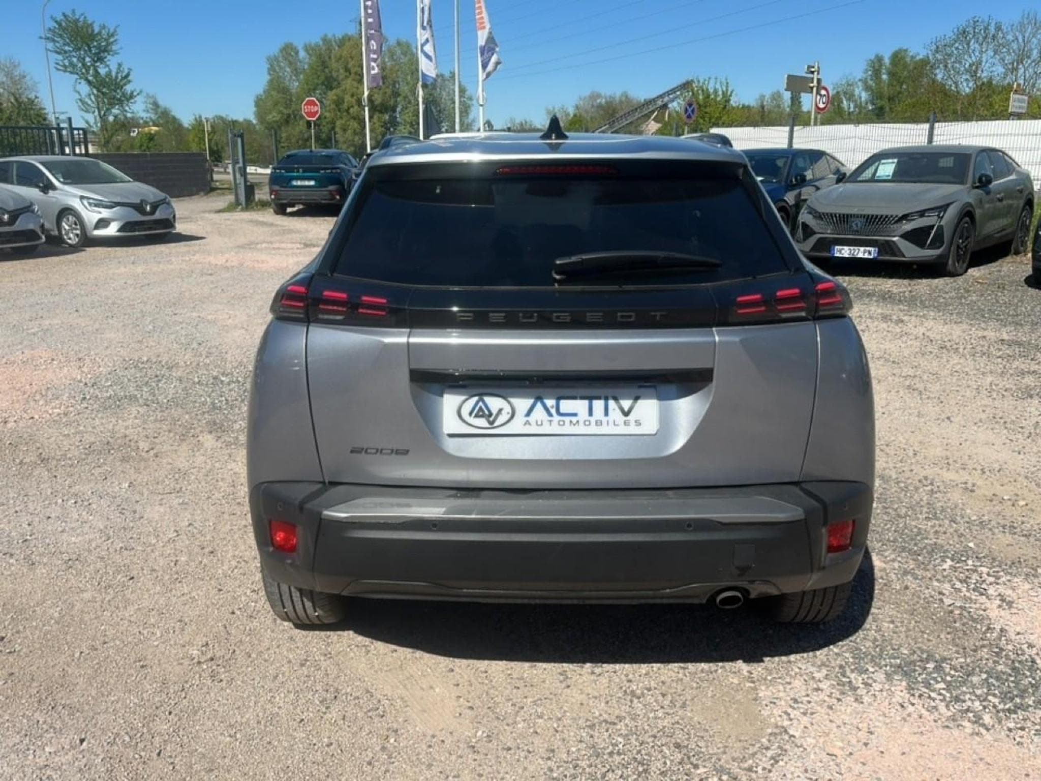 Peugeot 2008 1.2 100 ALLURE (2025) - Photo 6