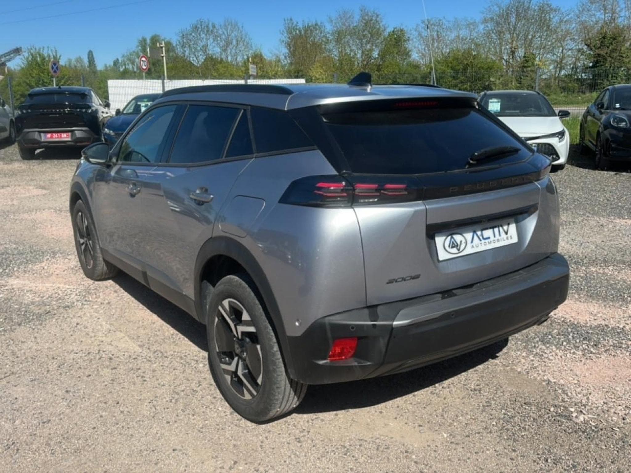 Peugeot 2008 1.2 100 ALLURE (2025) - Photo 7