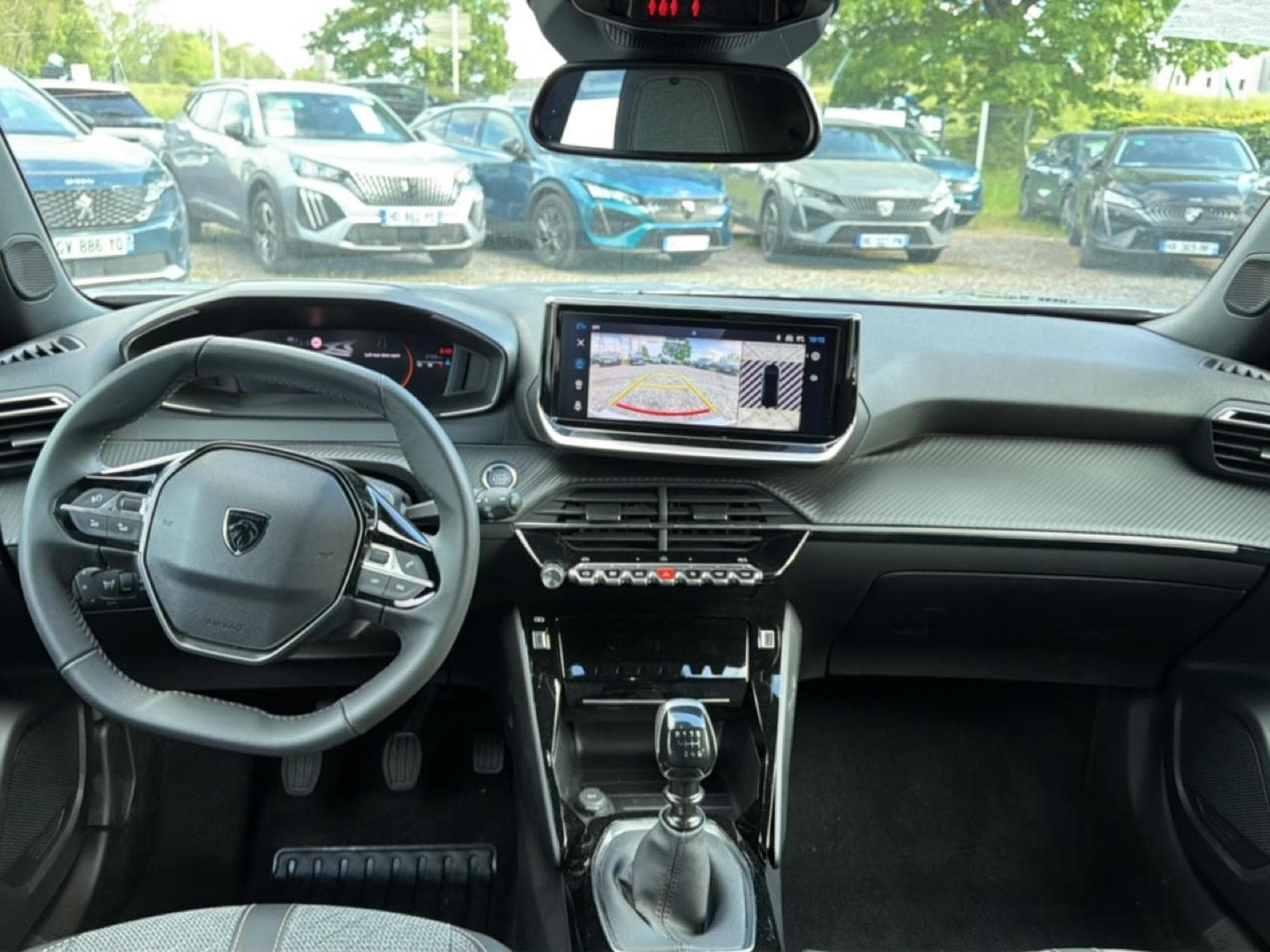 Peugeot 2008 1.2 100 ALLURE (2025) - Photo 10