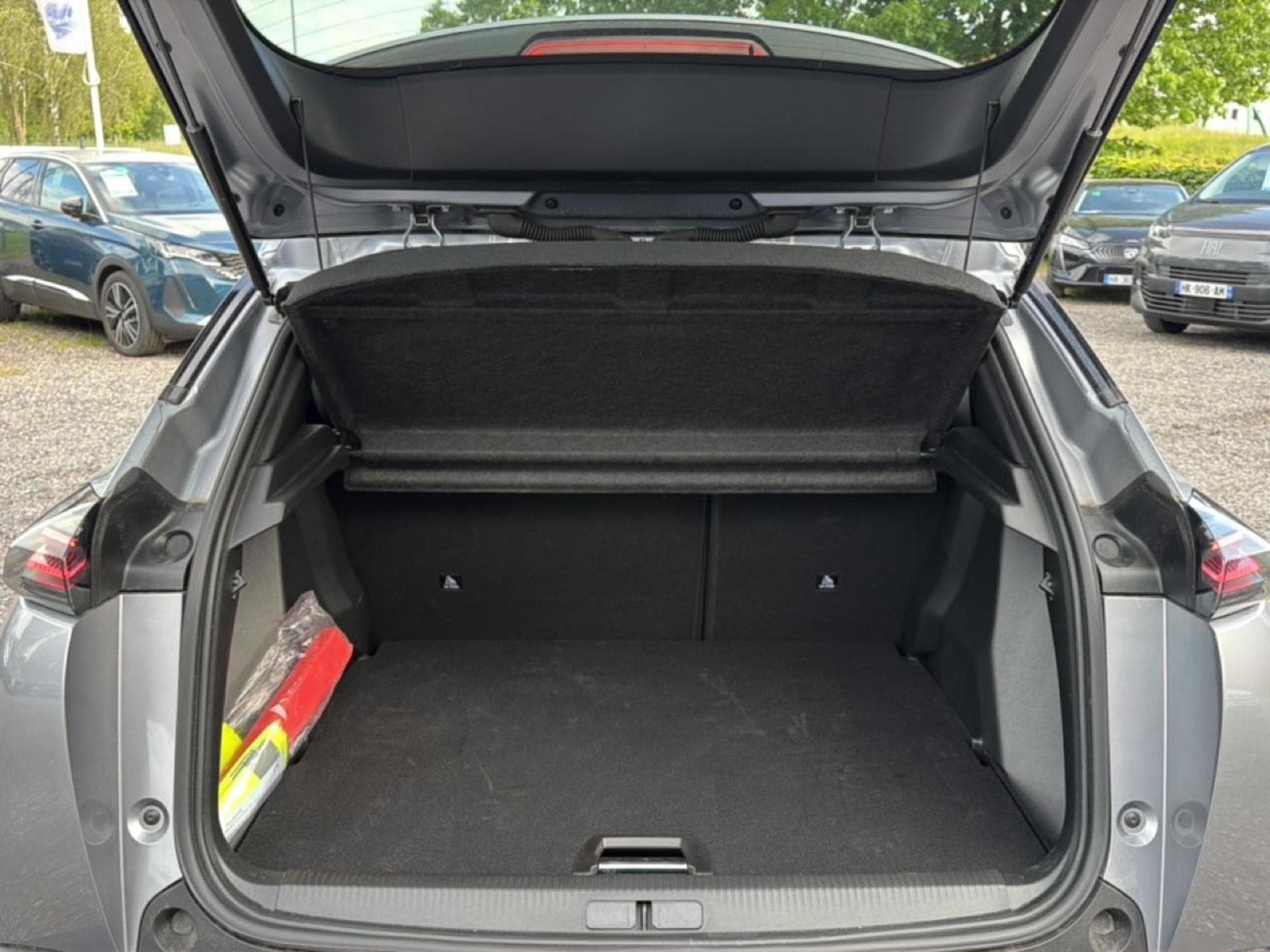 Peugeot 2008 1.2 100 ALLURE (2025) - Photo 15