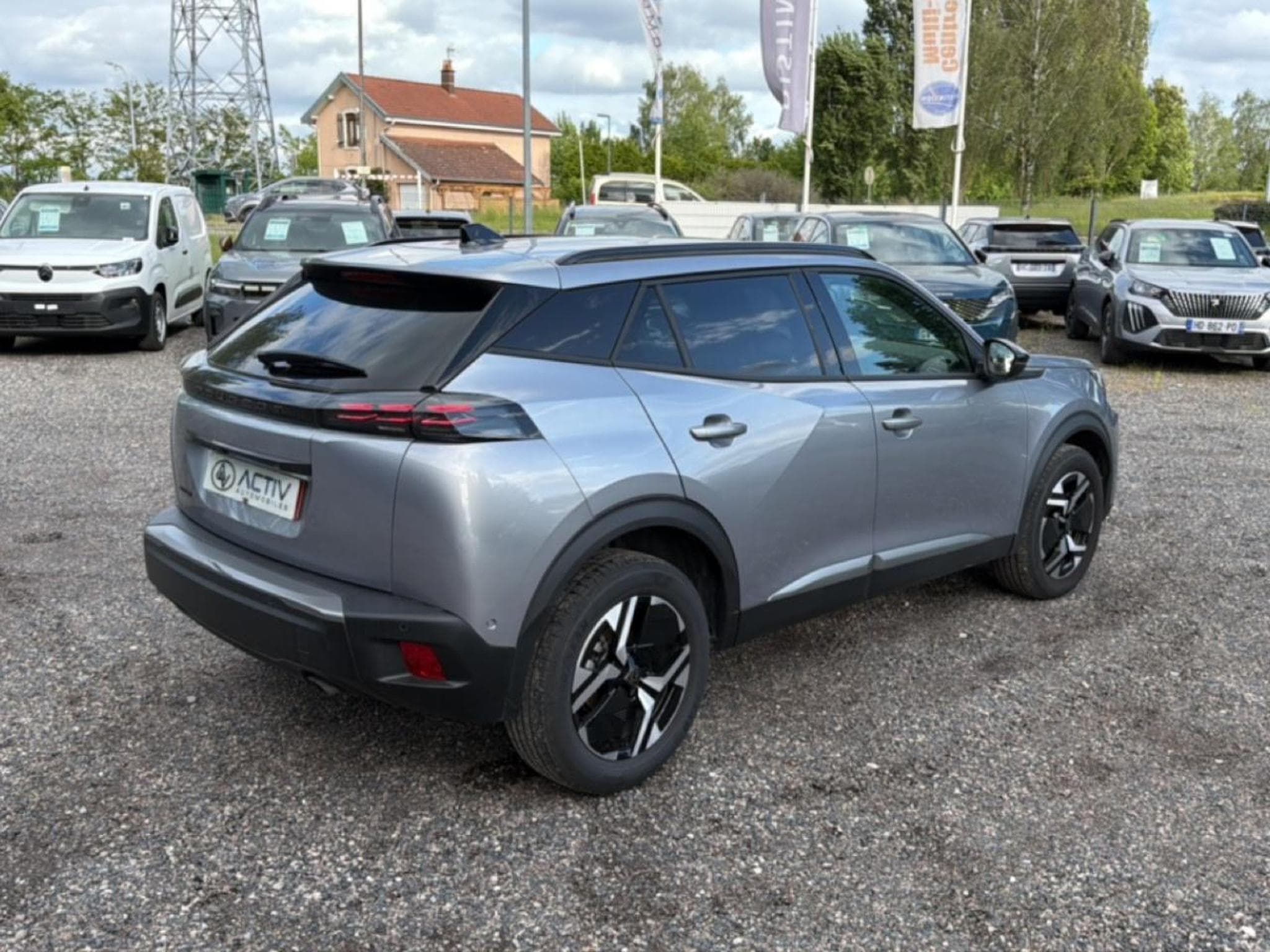 Peugeot 2008 1.2 100 ALLURE (2025) - Photo 5