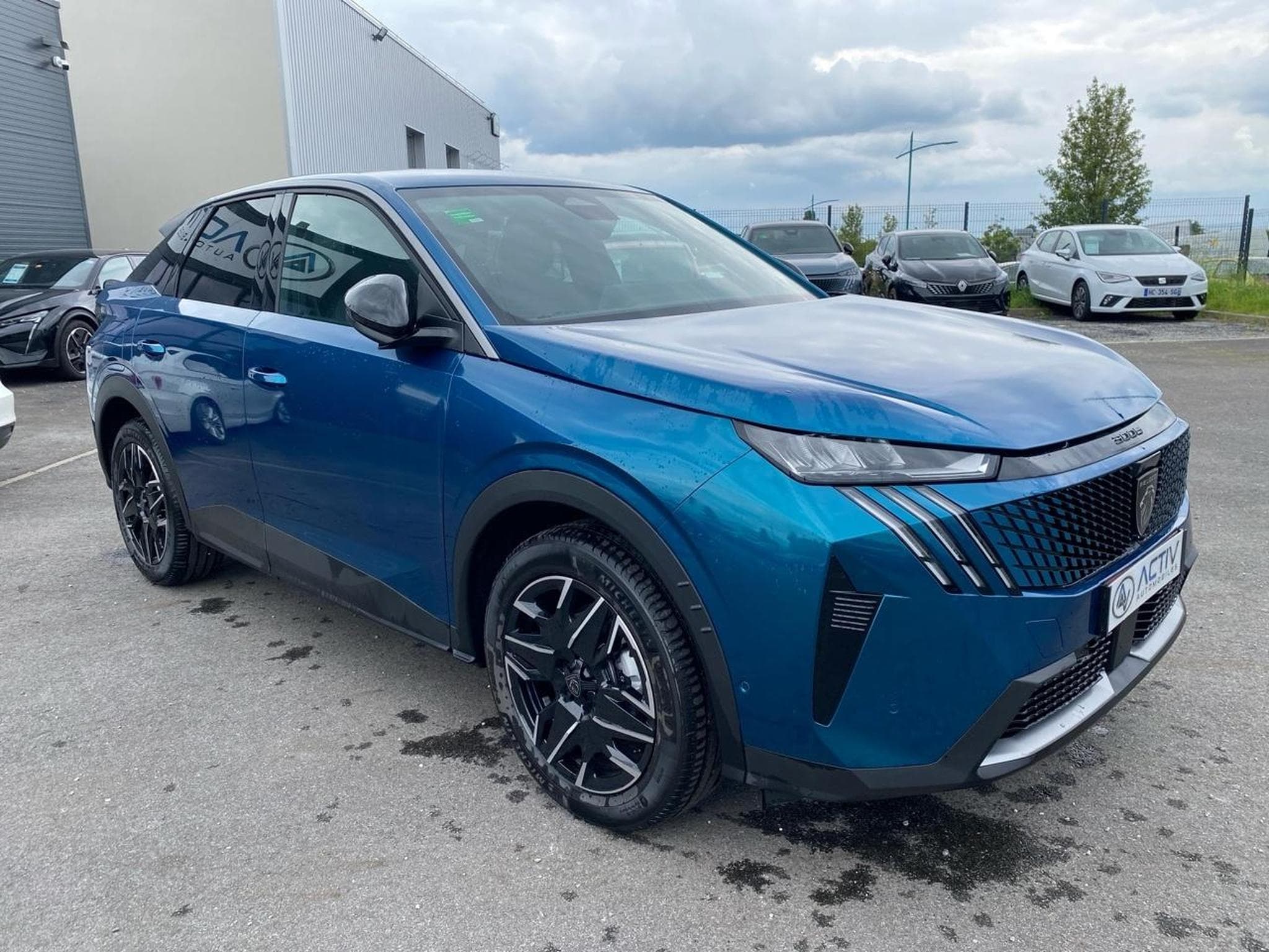 Peugeot 3008 1.2 HYBRID 145 ALLURE E-DCS6 (2025) - Photo 3